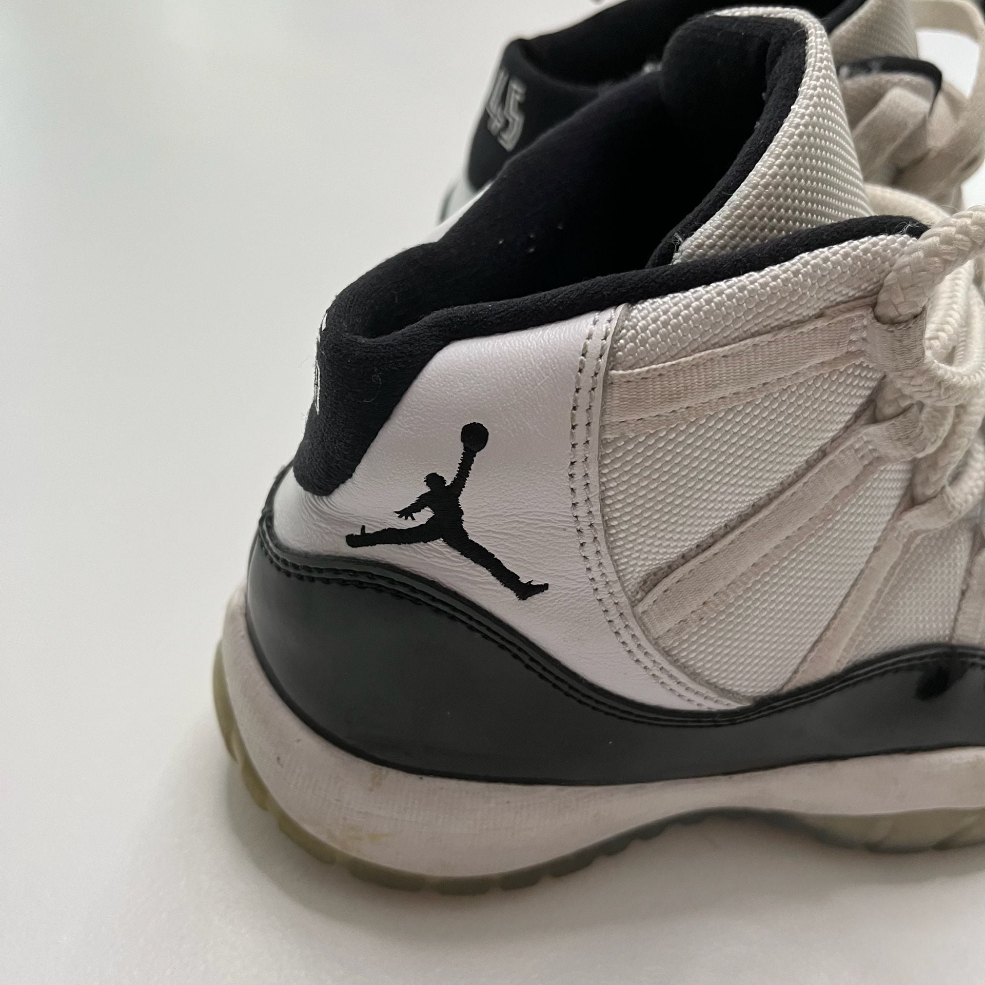 Nike Air Jordan 11 Retro Concord Size 6Y Black White 6