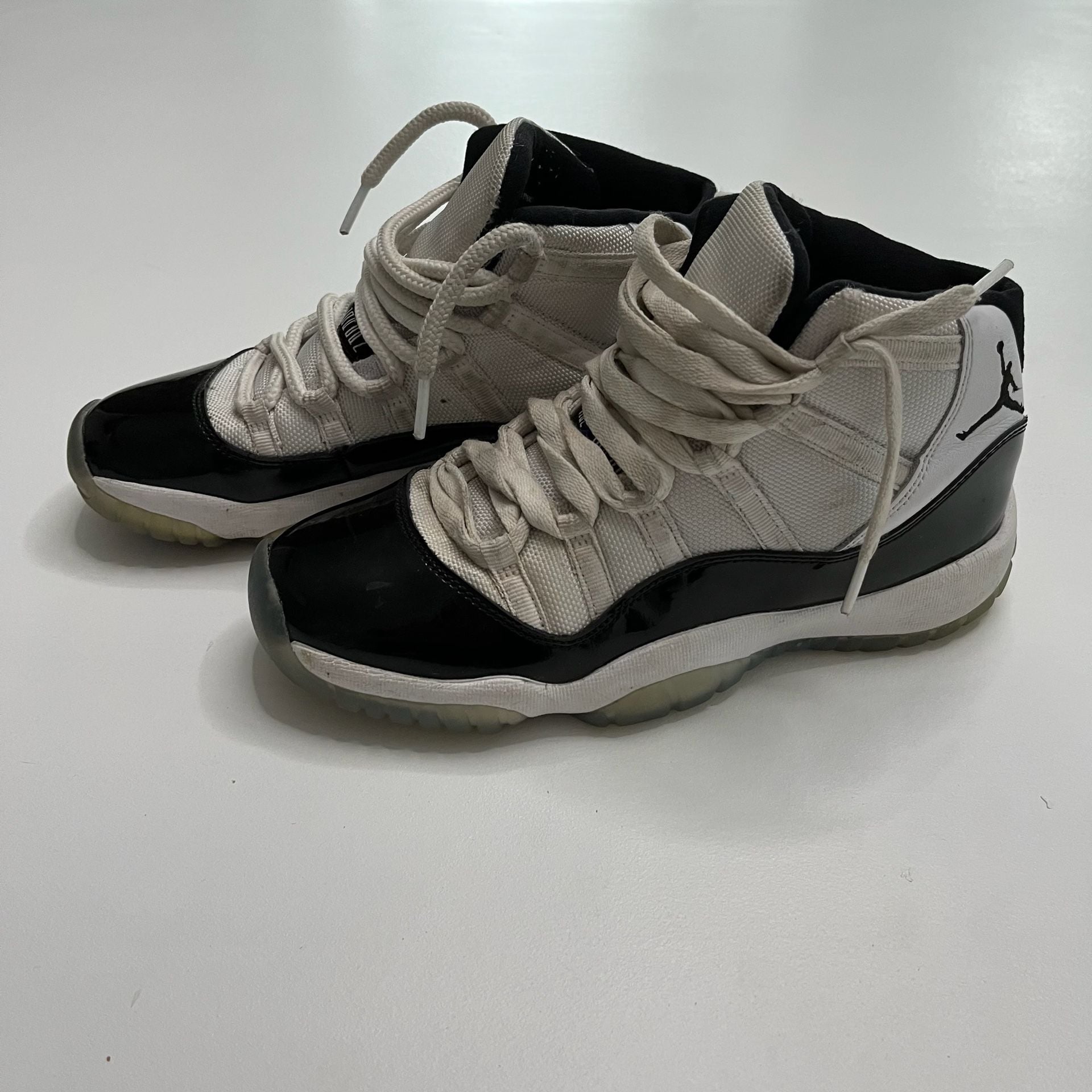 Nike Air Jordan 11 Retro Concord Size 6Y Black White 7