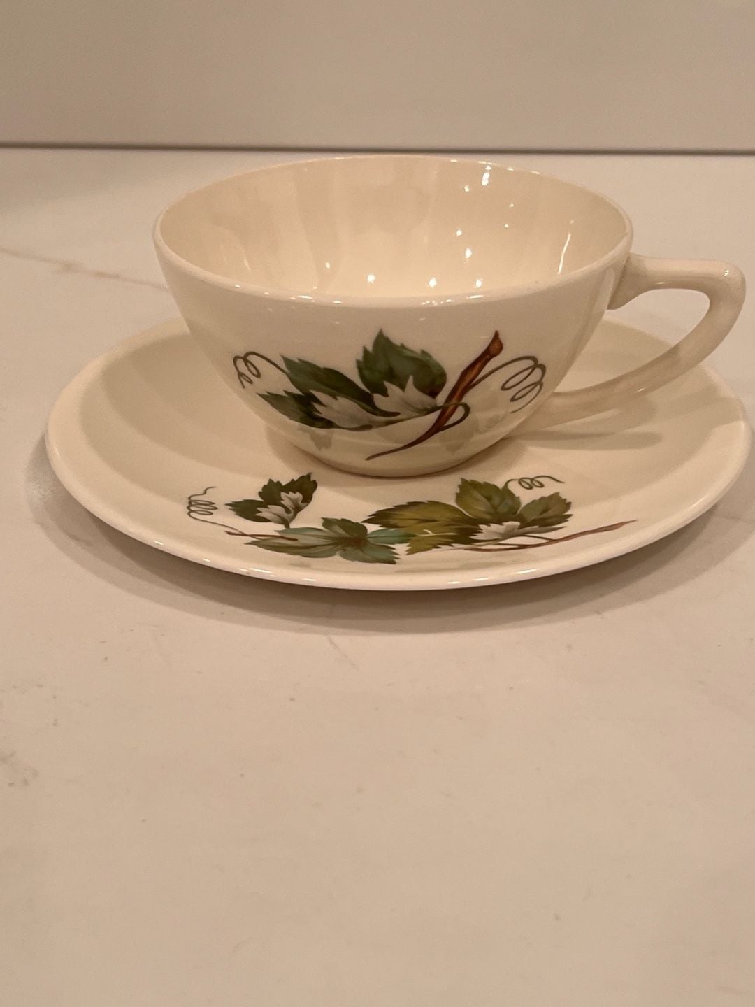 Vintage Grapevine Edwin Knowles set of 4 Cream Teacup/Saucer 2