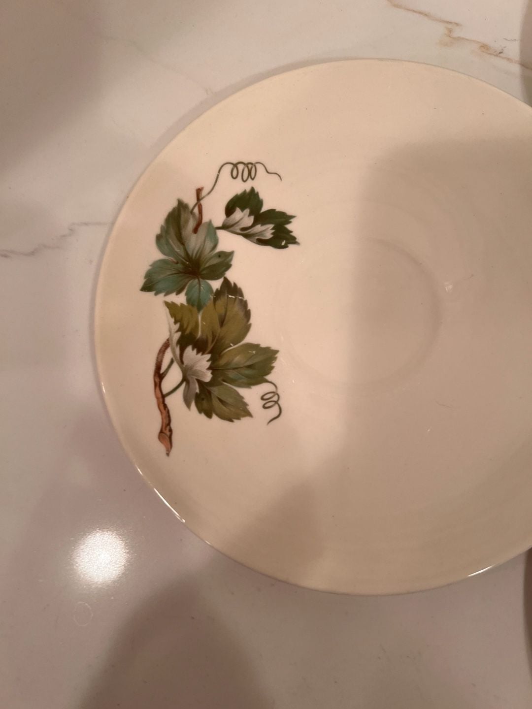 Vintage Grapevine Edwin Knowles set of 4 Cream Teacup/Saucer 7