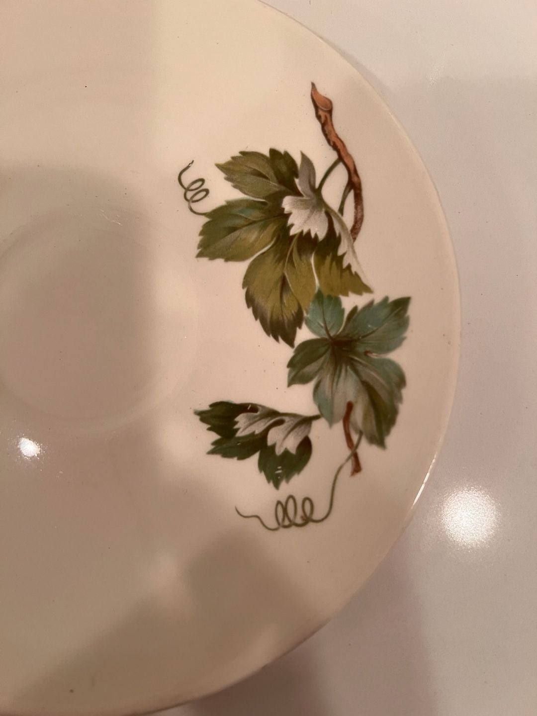 Vintage Grapevine Edwin Knowles set of 4 Cream Teacup/Saucer 8