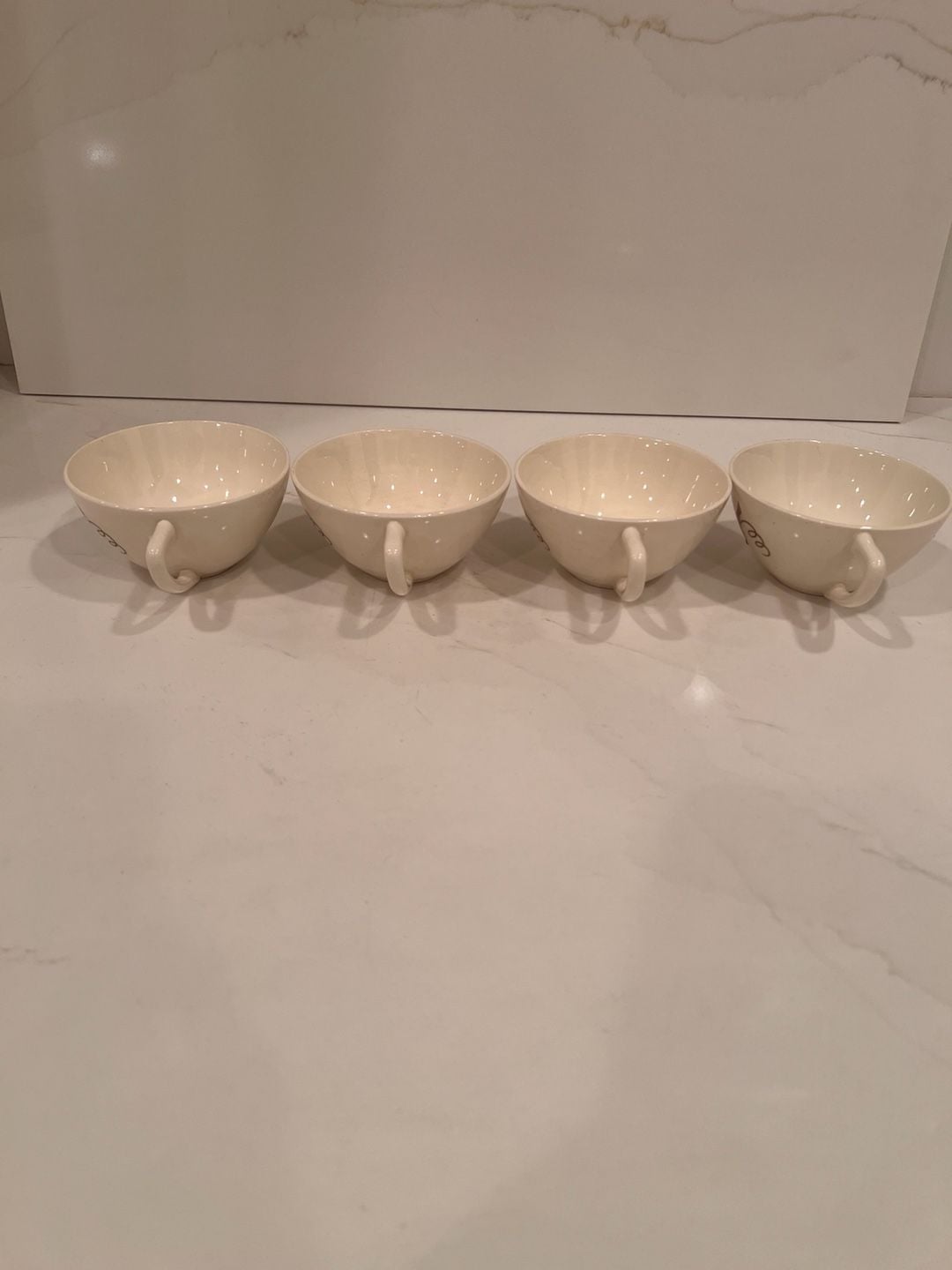 Vintage Grapevine Edwin Knowles set of 4 Cream Teacup/Saucer 9