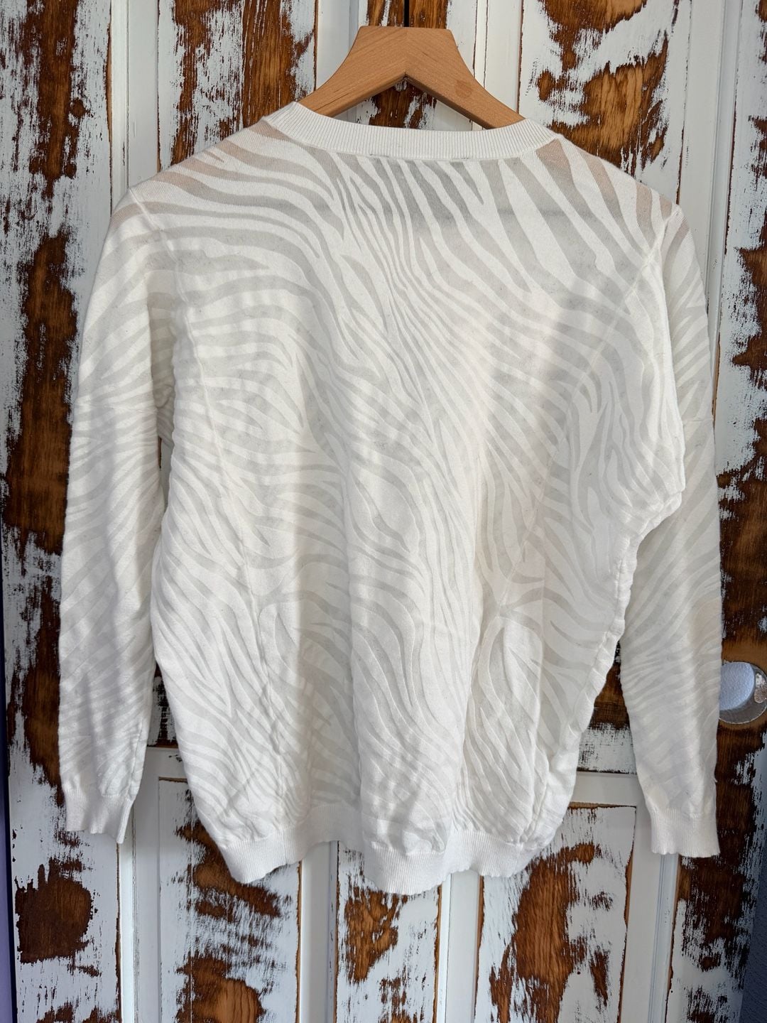 BCBGMAXAZRIA Women’s Crewneck Long Sleeve Sweater Size S White Zebra Print 3