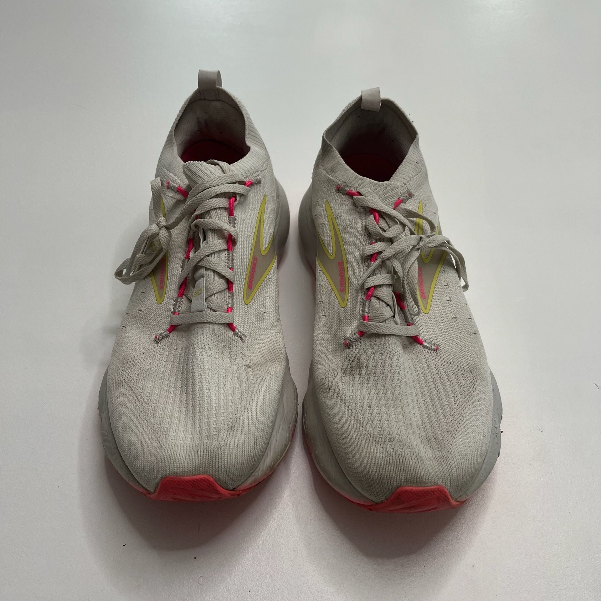 Brooks Glycerin StealthFit 20 Size 10.5 Gray Yellow Pink Running Shoes 2