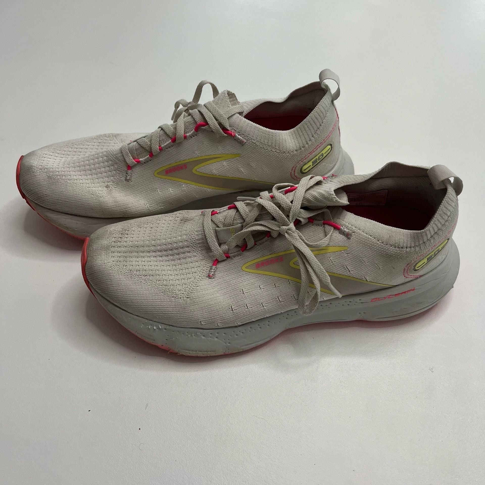Brooks Glycerin StealthFit 20 Size 10.5 Gray Yellow Pink Running Shoes 5
