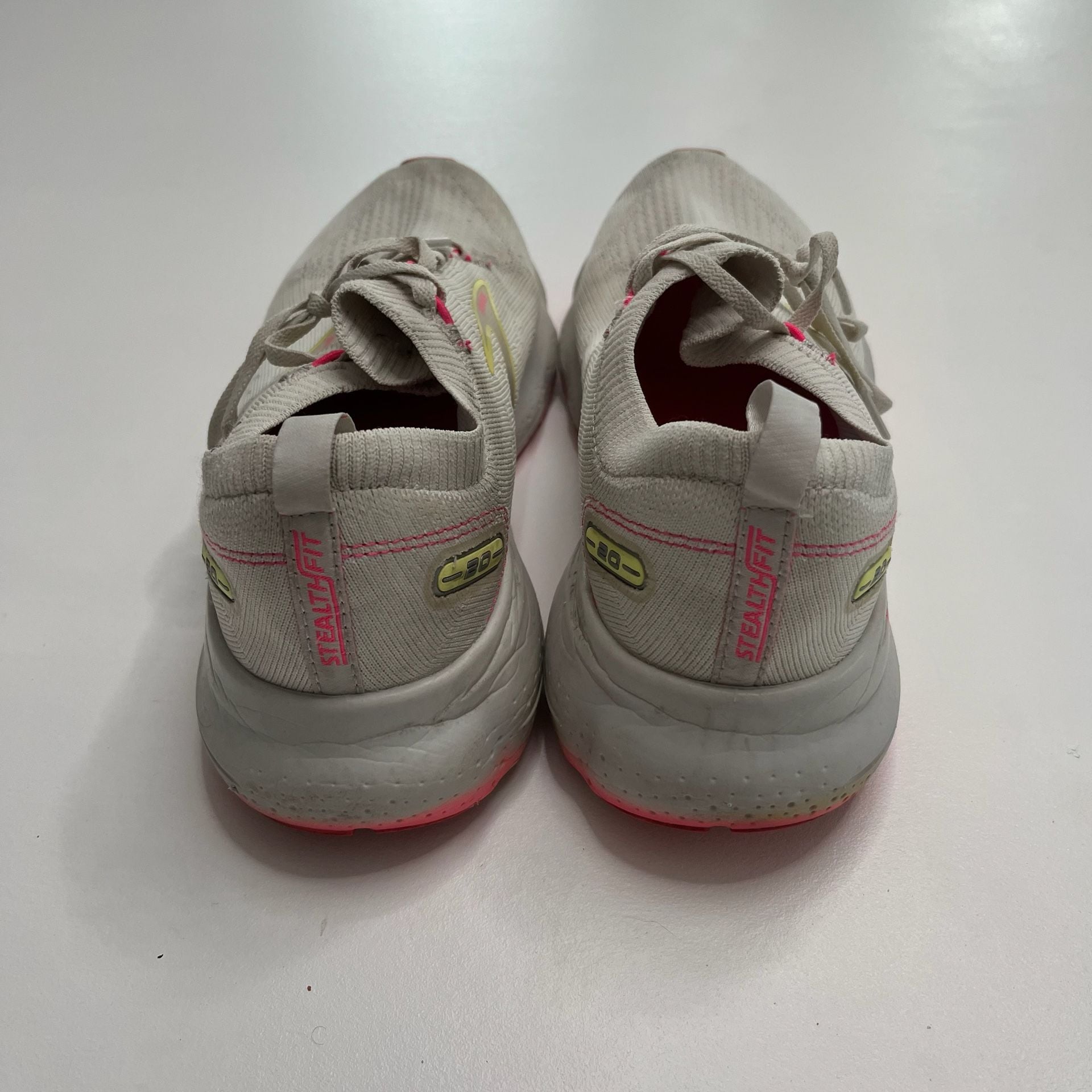 Brooks Glycerin StealthFit 20 Size 10.5 Gray Yellow Pink Running Shoes 6