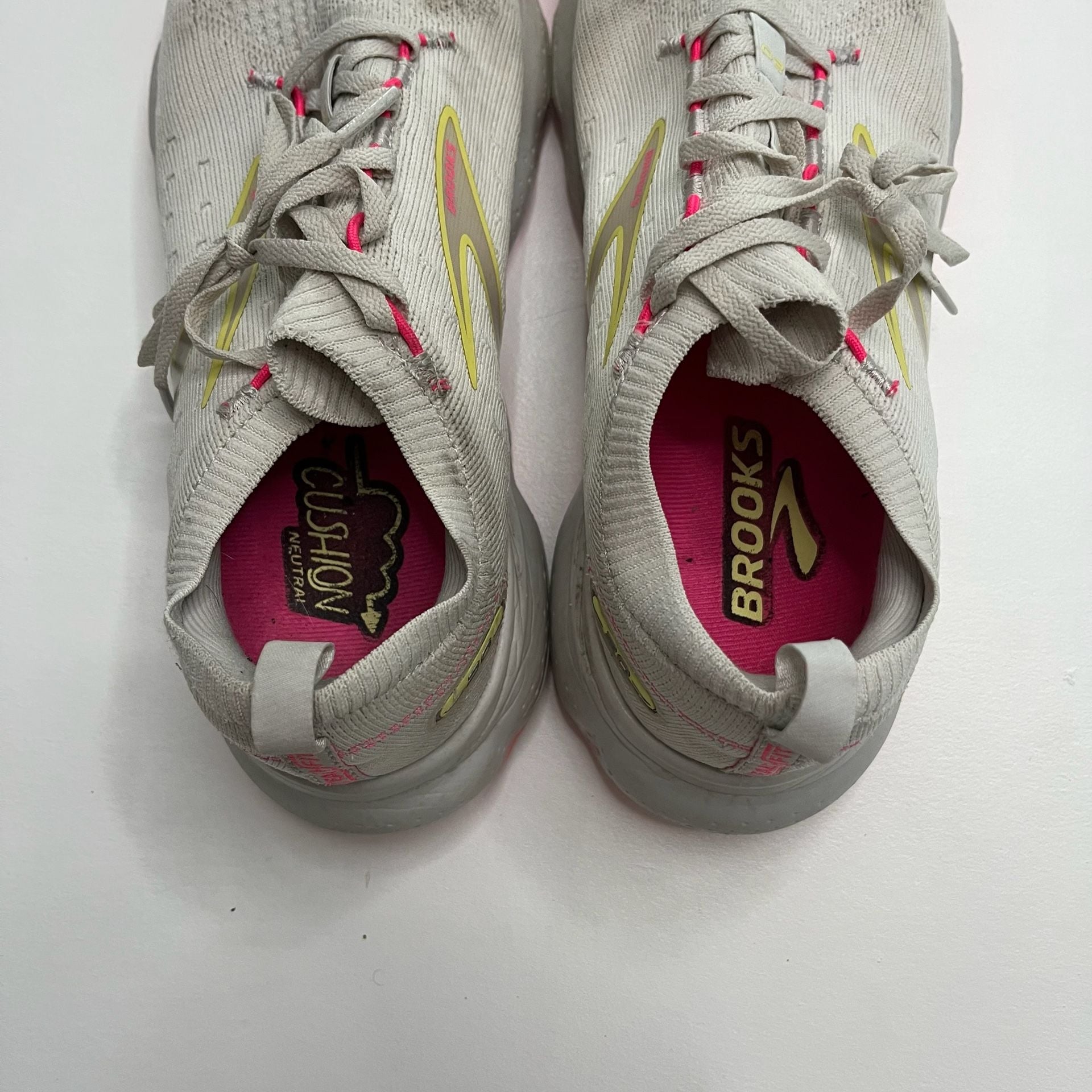 Brooks Glycerin StealthFit 20 Size 10.5 Gray Yellow Pink Running Shoes 7
