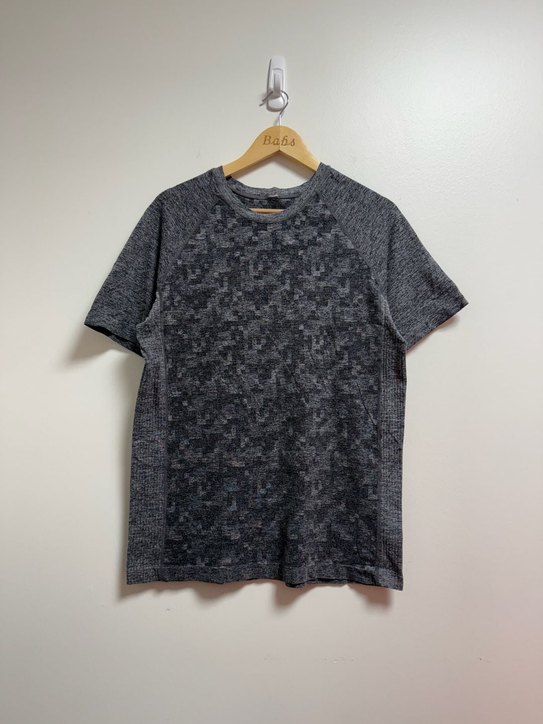 Lululemon FL2 Men's Gray Pixel Camo Seamless Workout Athletic T-Shirt 2