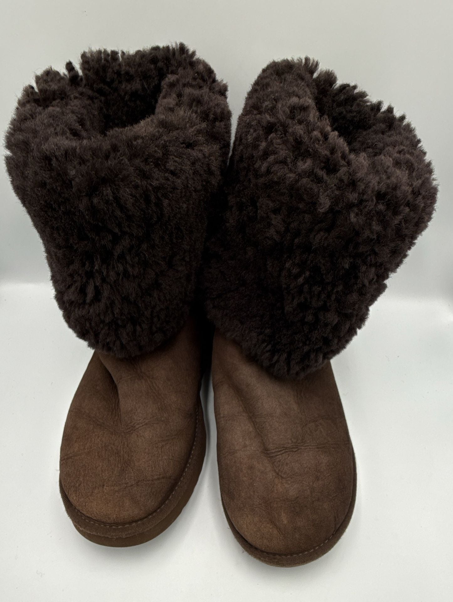 Ugg Classic Tall Boots Brown Suede Shearling
Size 11
#891 8