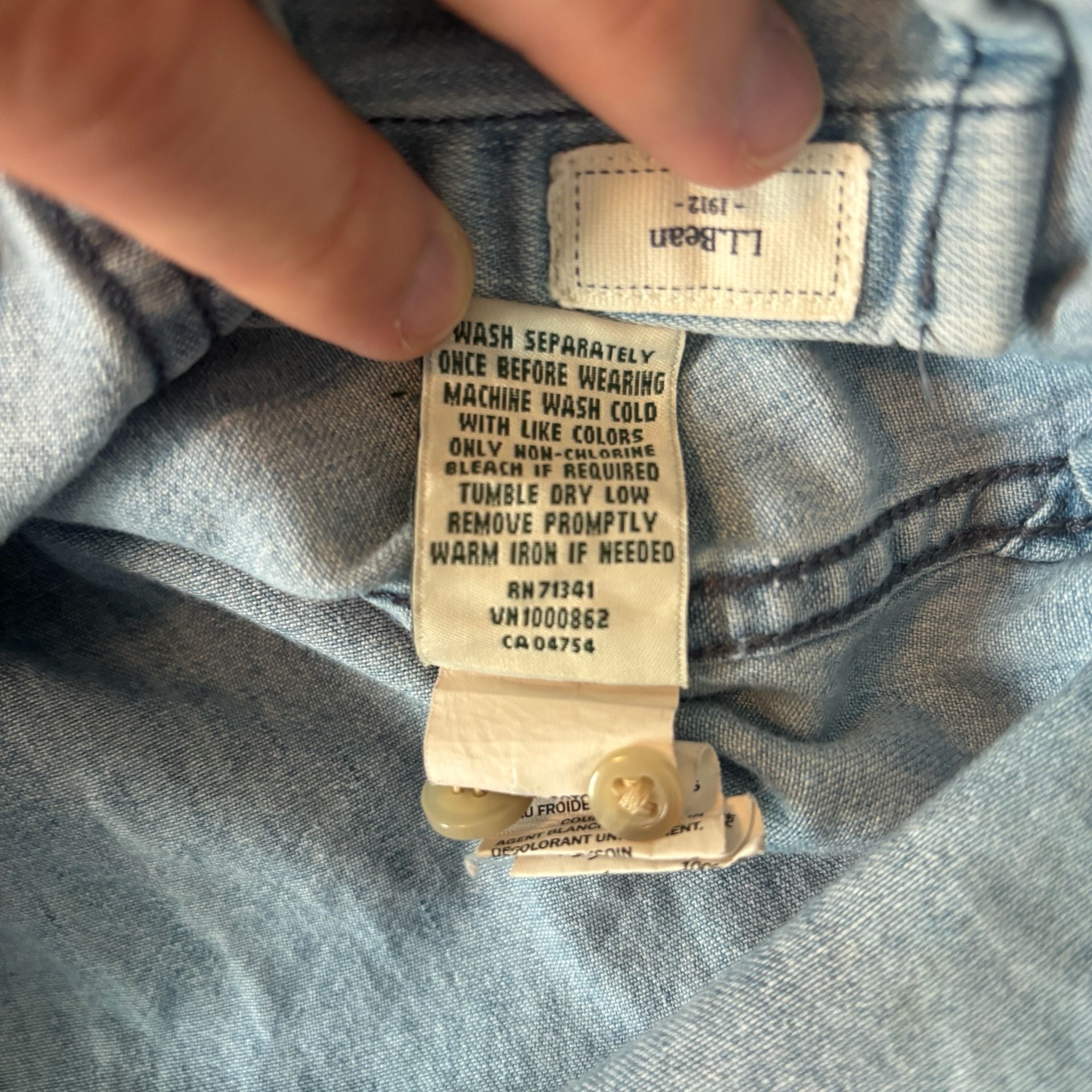 LL Bean Women's Denim Button Up Shirt L 100% Cotton Chambray Mandarin Collar 9