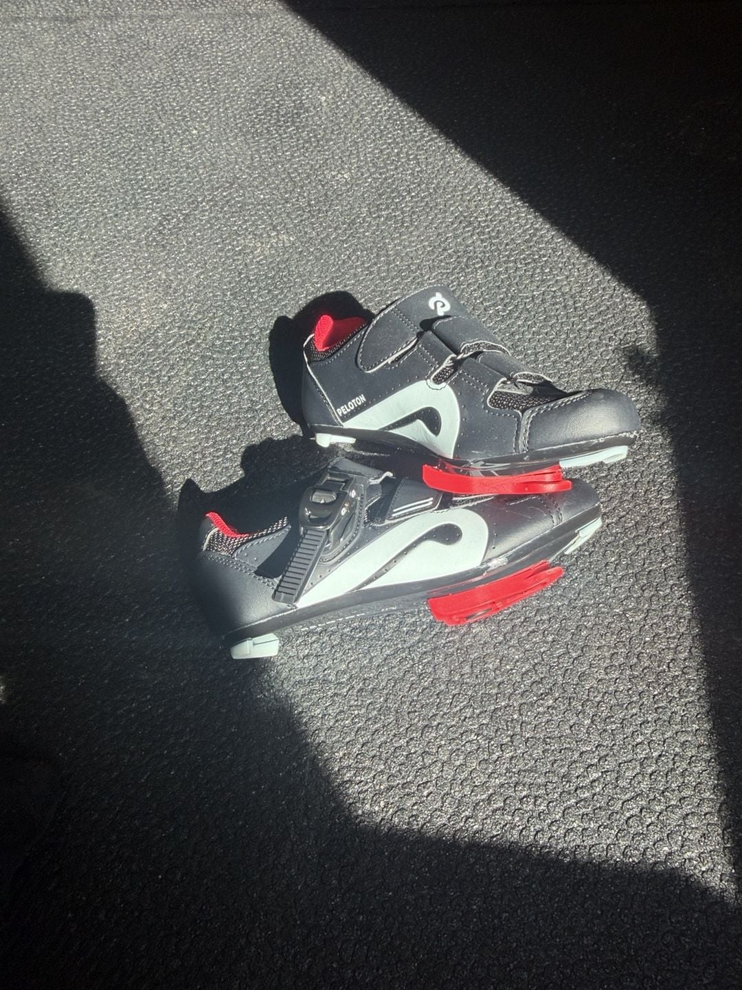 Peloton Cycling Shoes Size 36 Black Red Cleats 2