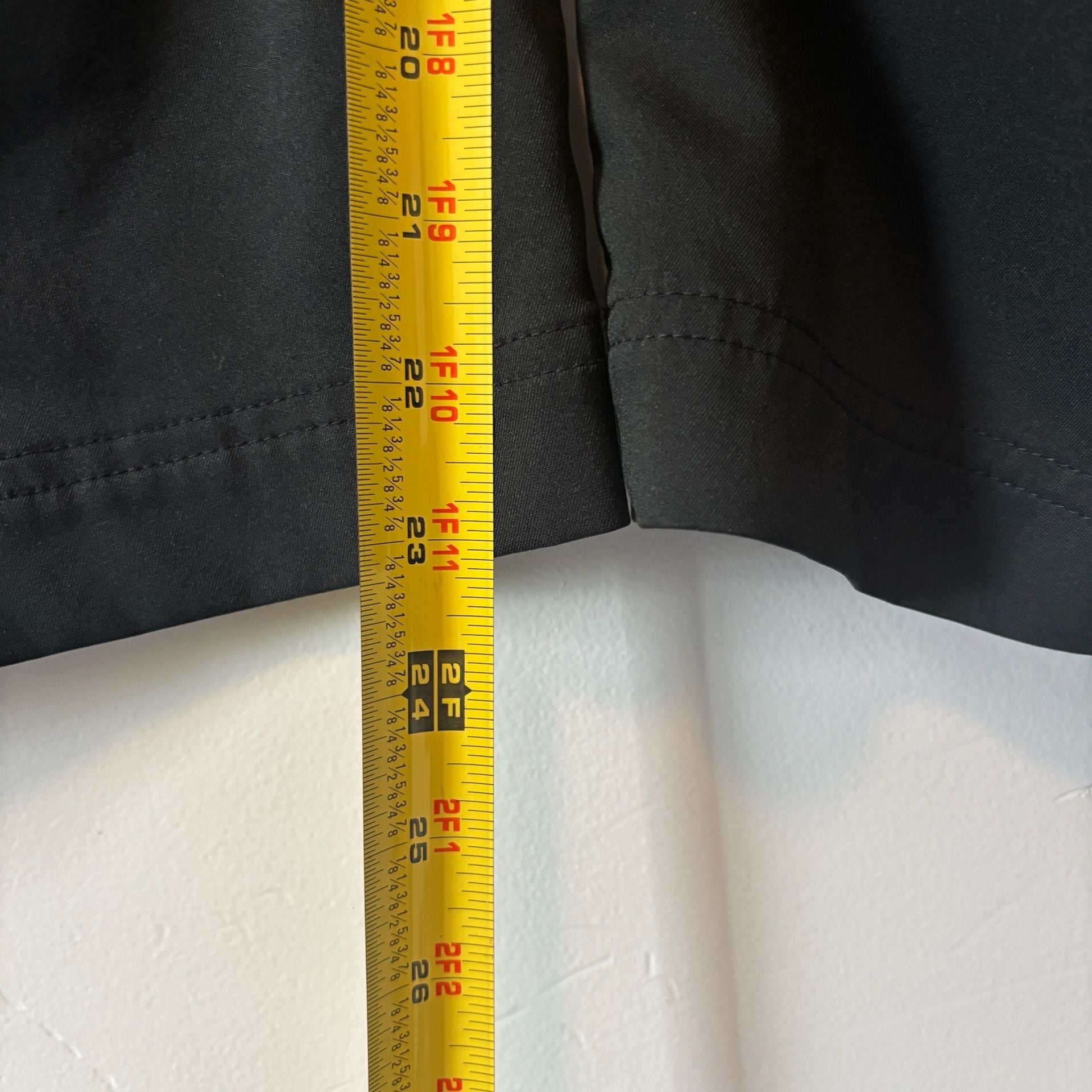 Nike Capri Pants Size XL 16-18 Black Pink Athletic Cropped Silver Tag 10