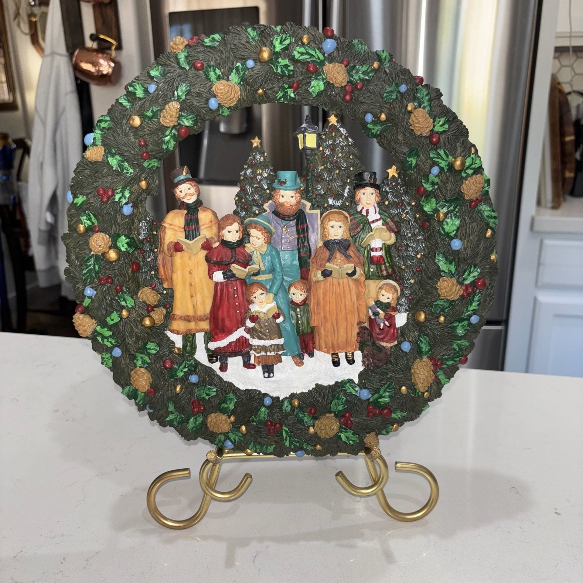 Vintage Brinn's Caroler Wreath Christmas Wall Hanging Resin 12” 1