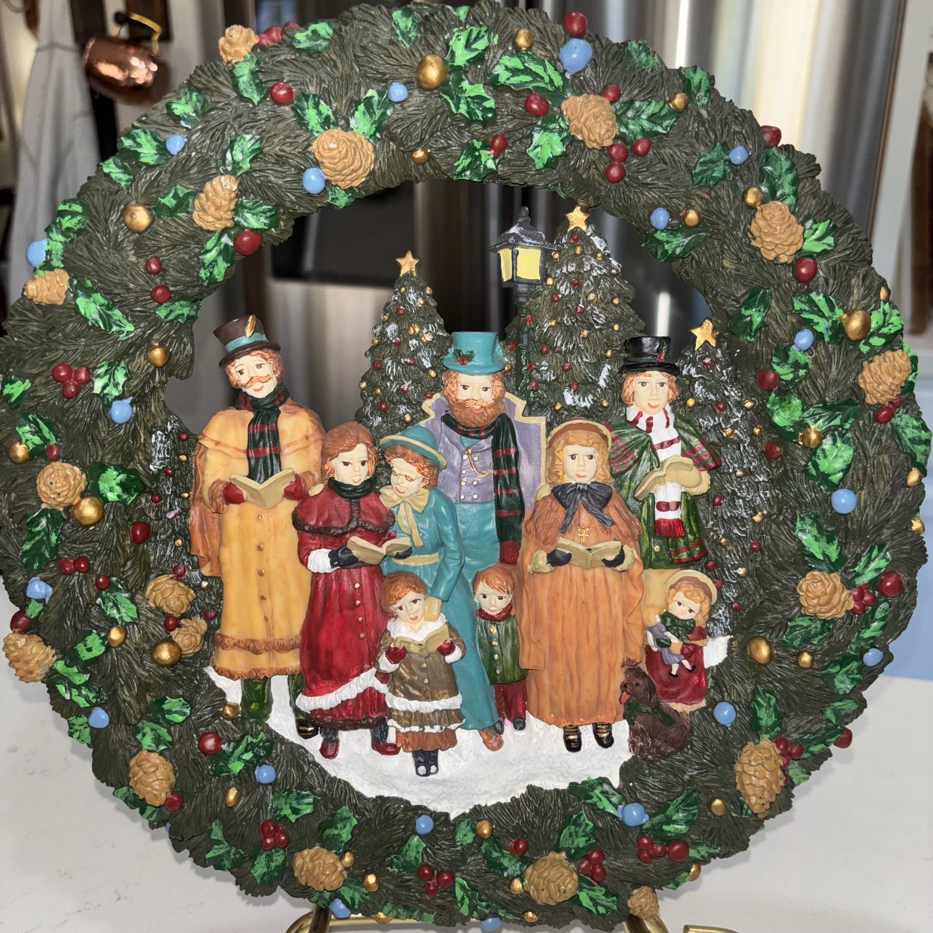 Vintage Brinn's Caroler Wreath Christmas Wall Hanging Resin 12” 2