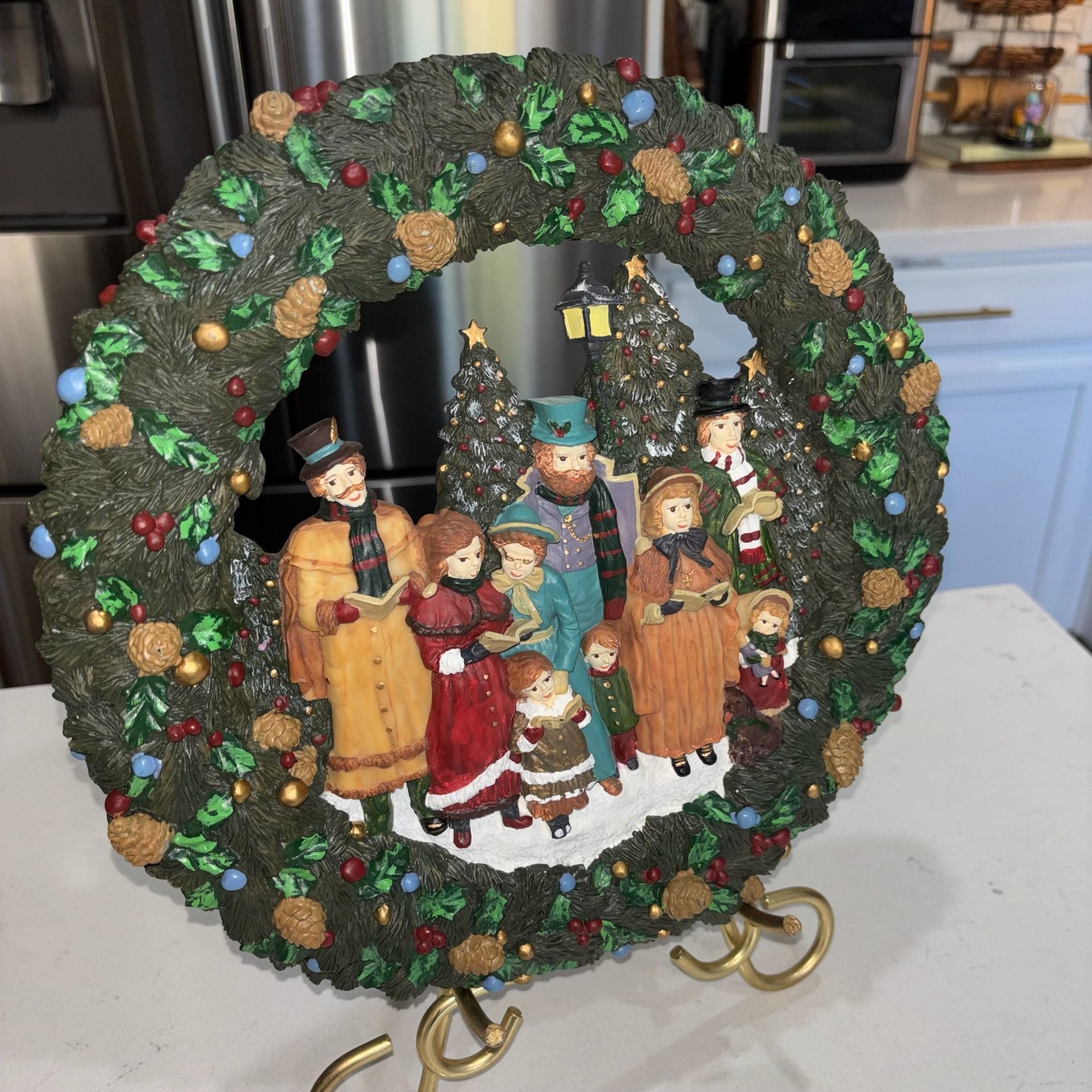 Vintage Brinn's Caroler Wreath Christmas Wall Hanging Resin 12” 4
