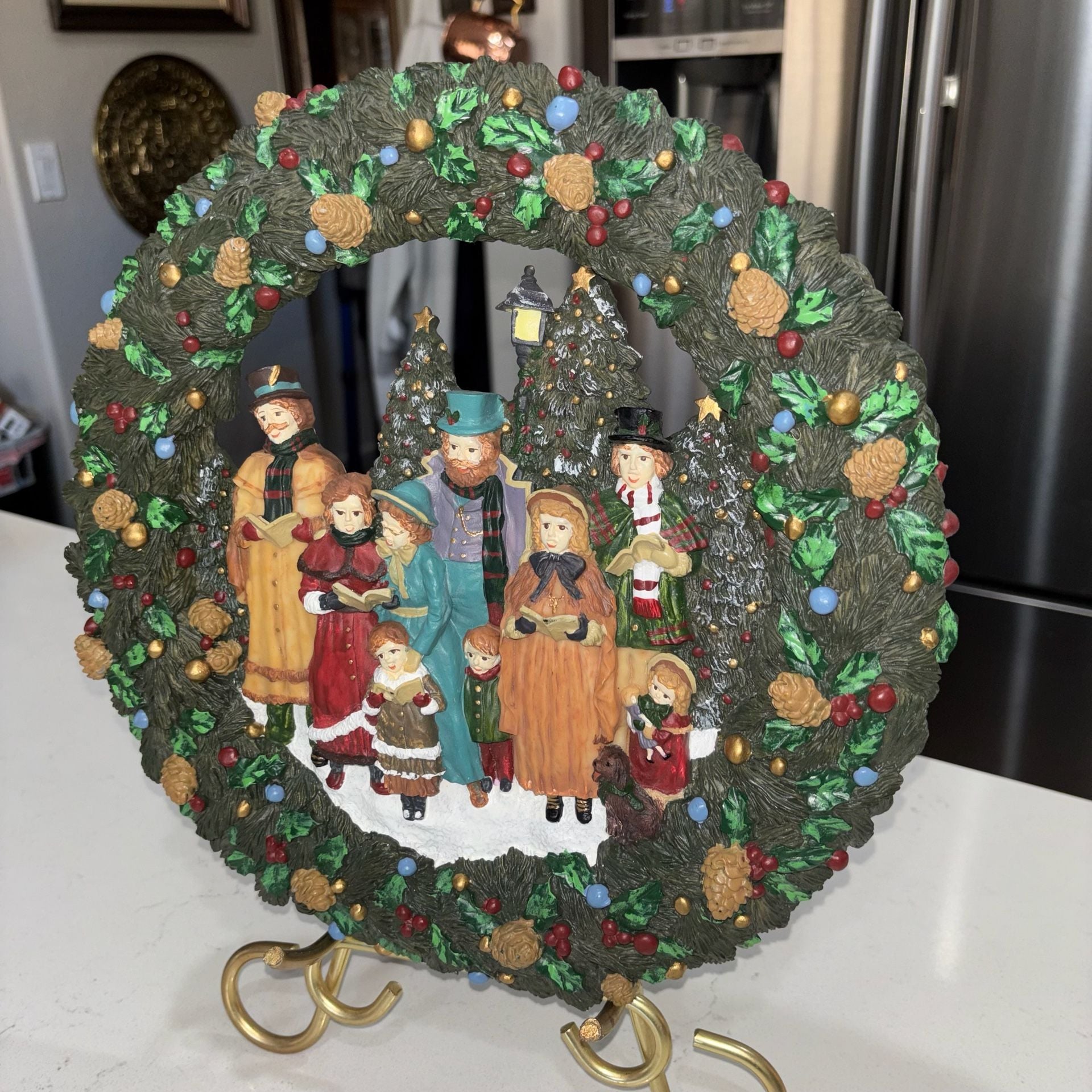 Vintage Brinn's Caroler Wreath Christmas Wall Hanging Resin 12” 5