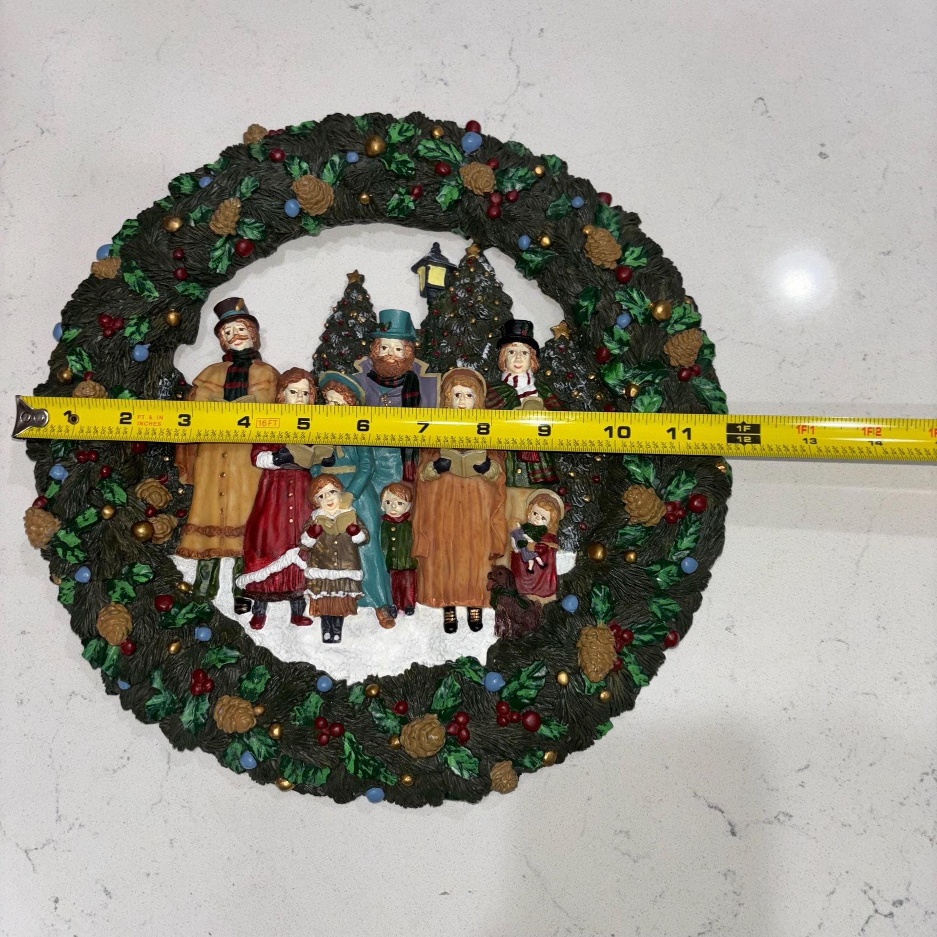 Vintage Brinn's Caroler Wreath Christmas Wall Hanging Resin 12” 7
