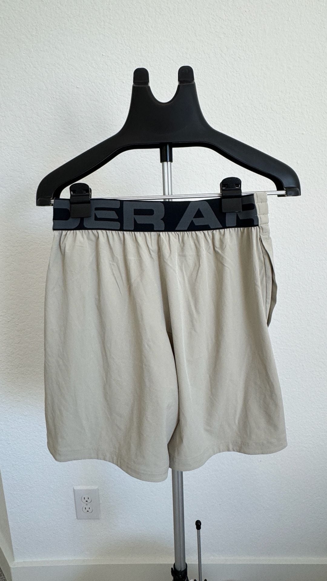 Under Armour Vanish Woven Shorts Grey Athletic 3