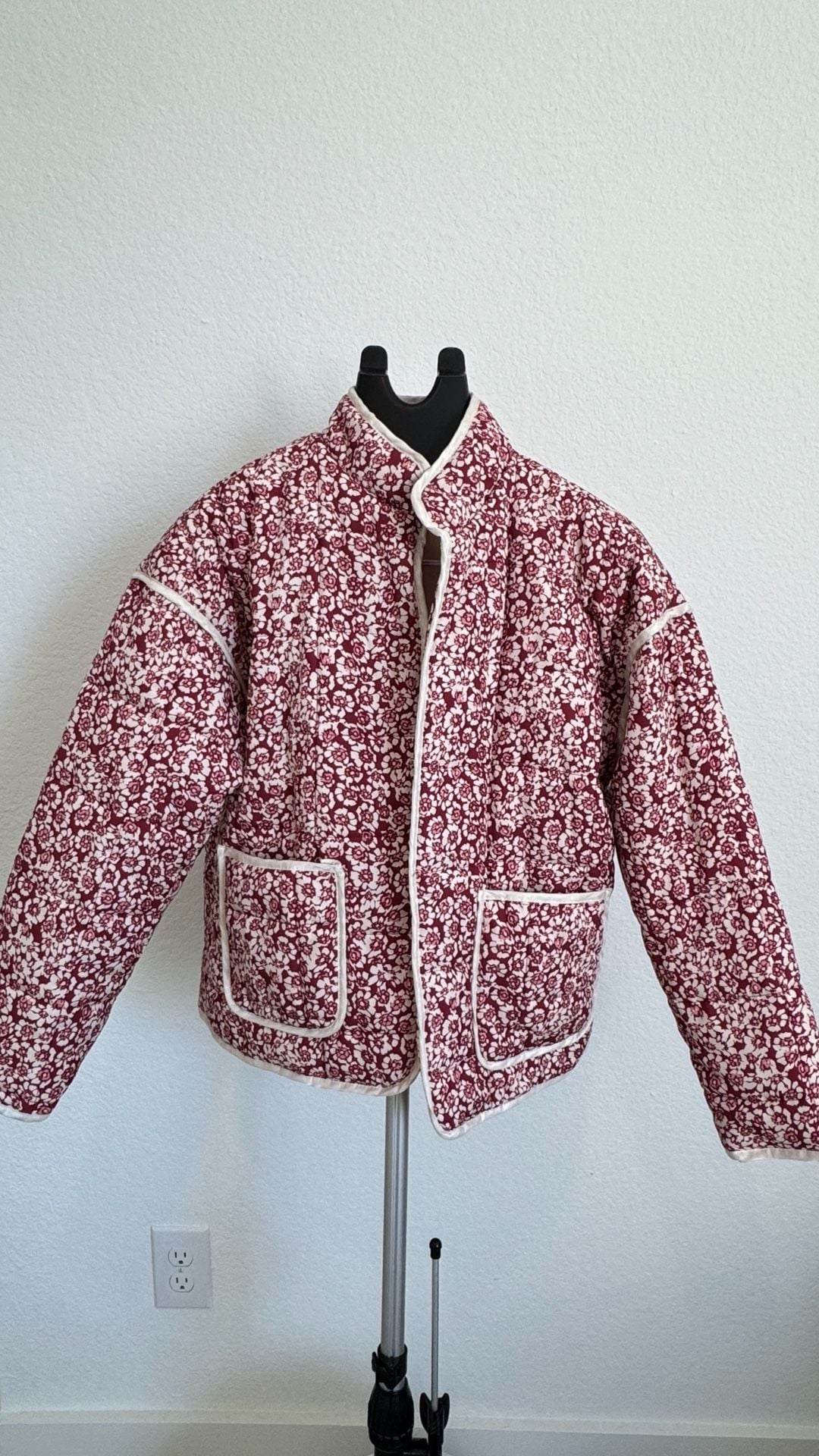 Tankaneo Floral Quilted Jacket Size M Red White Puffer Coat Pockets 2