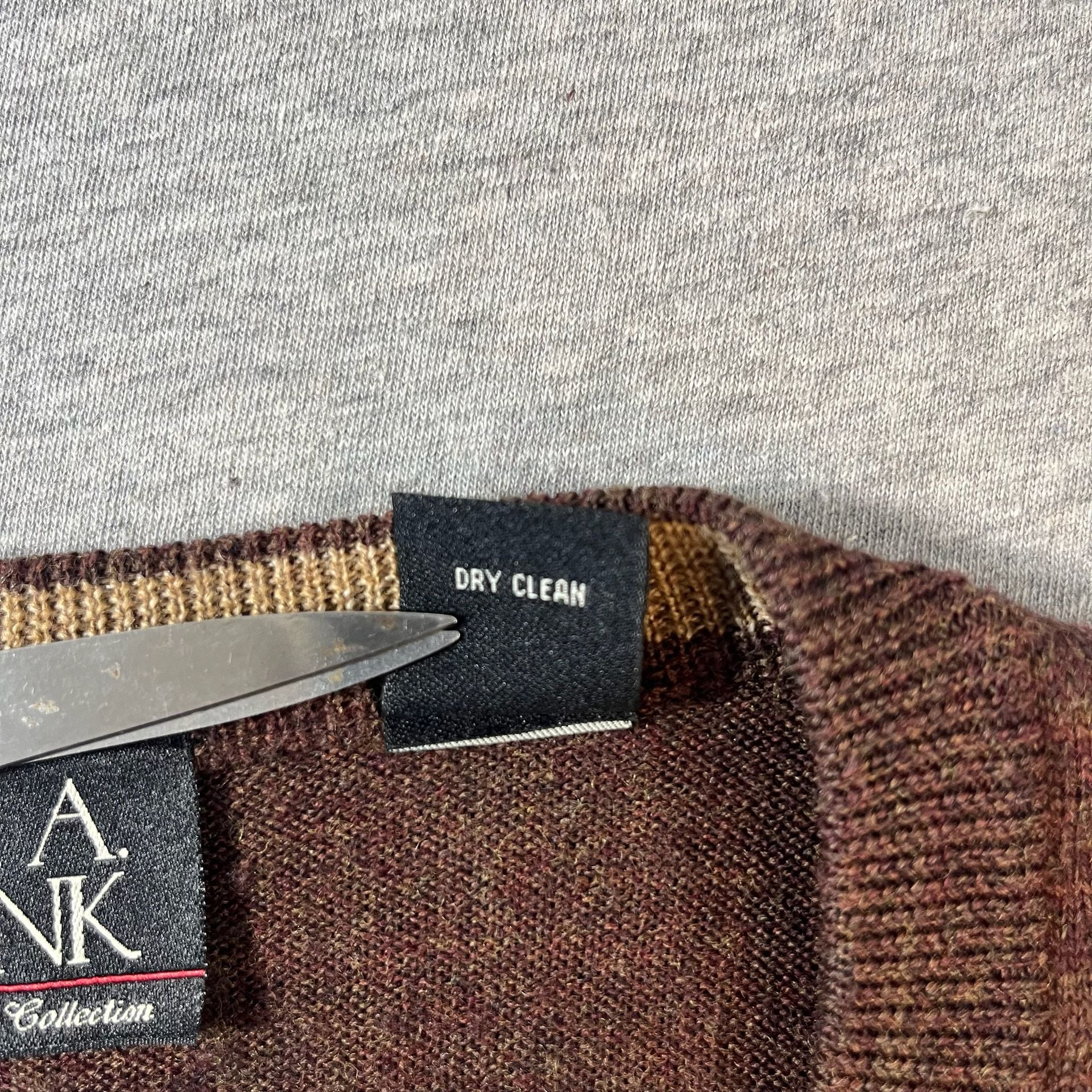 Jos A Bank Brown V-Neck Merino Wool Sweater Men’s Size L 8