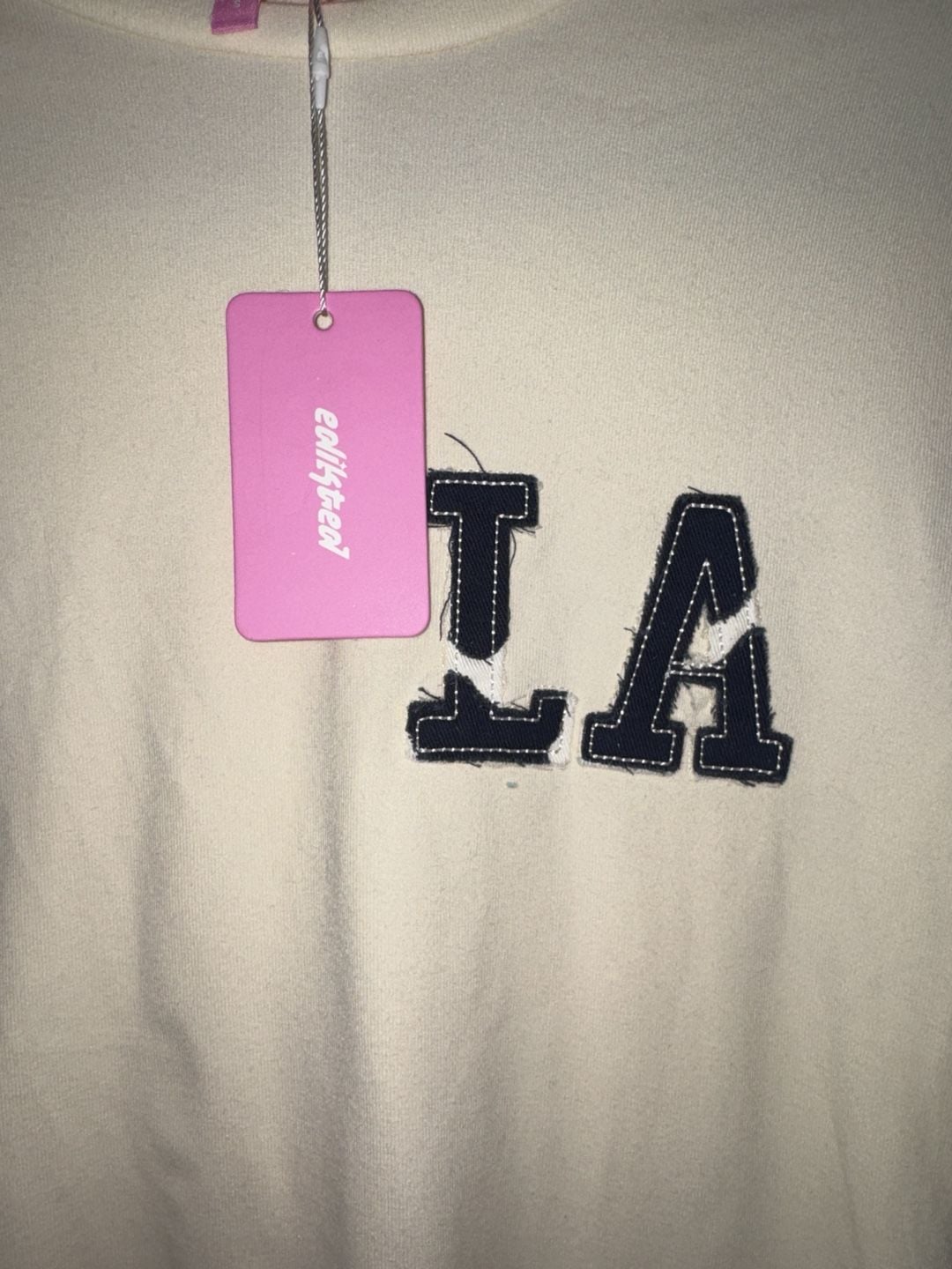 Edikted Cali Babe T-Shirt Cream LA Patch 3