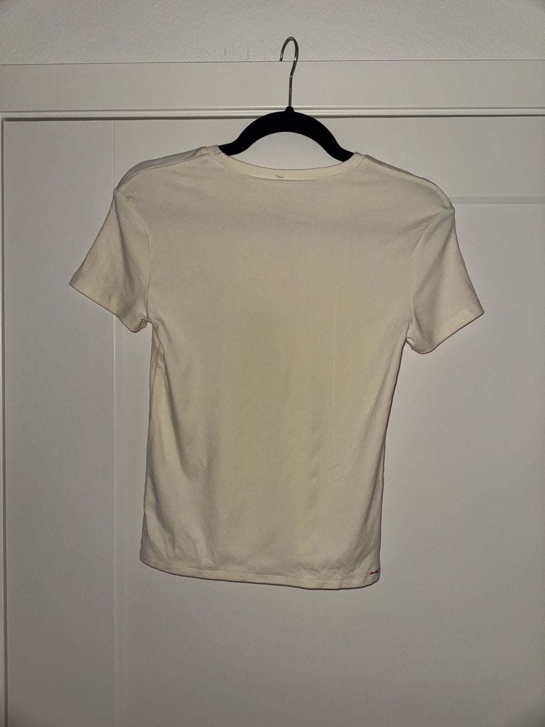 Edikted Cali Babe T-Shirt Cream LA Patch 4