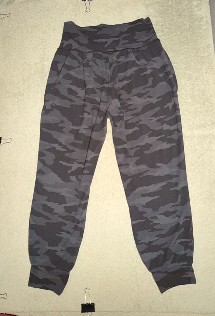 Athleta Salutation Jogger Gray Camo Joggers Small 8