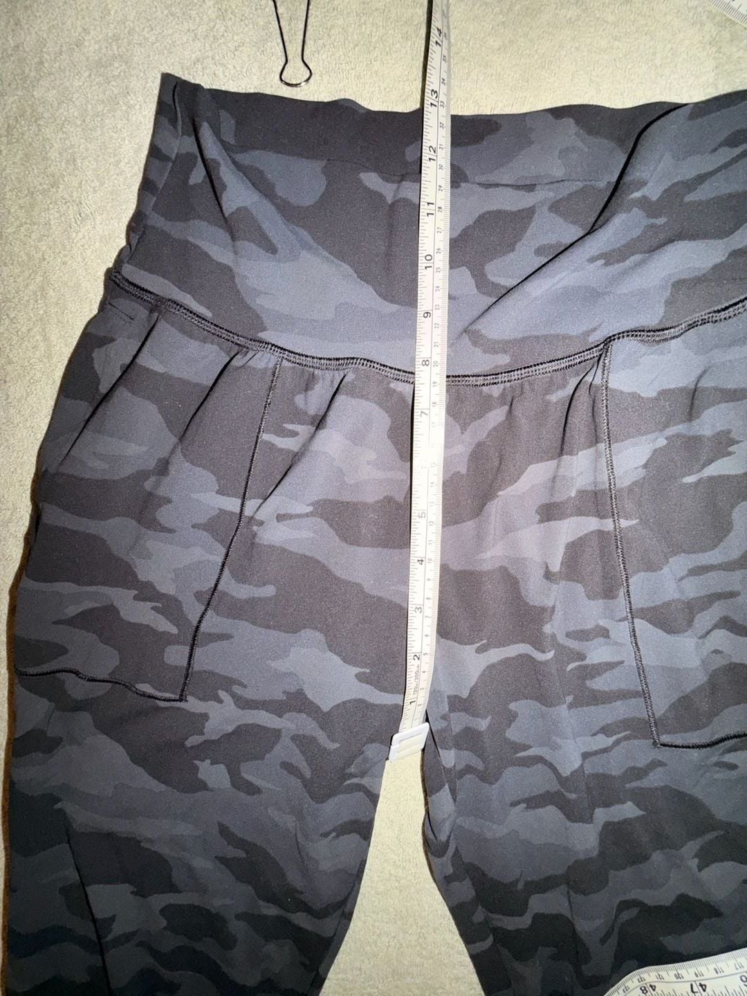 Athleta Salutation Jogger Gray Camo Joggers Small 7