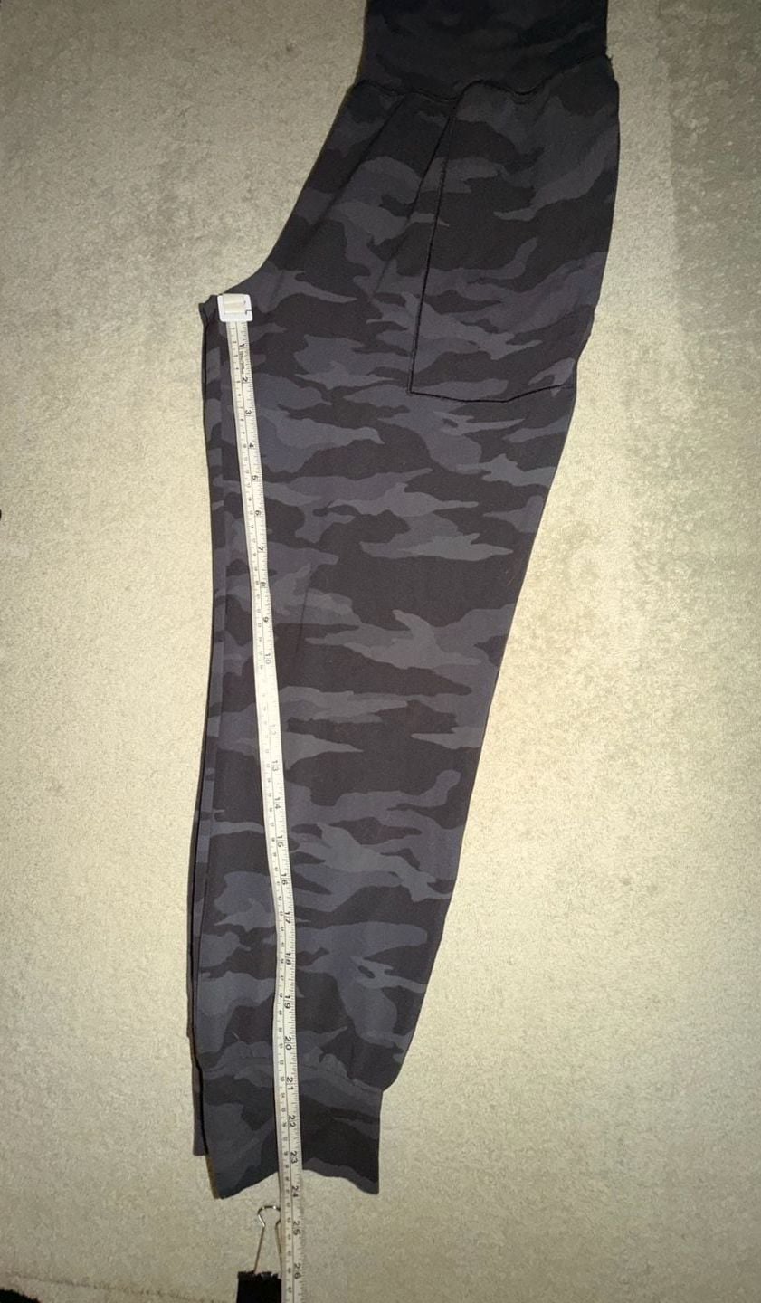 Athleta Salutation Jogger Gray Camo Joggers Small 10
