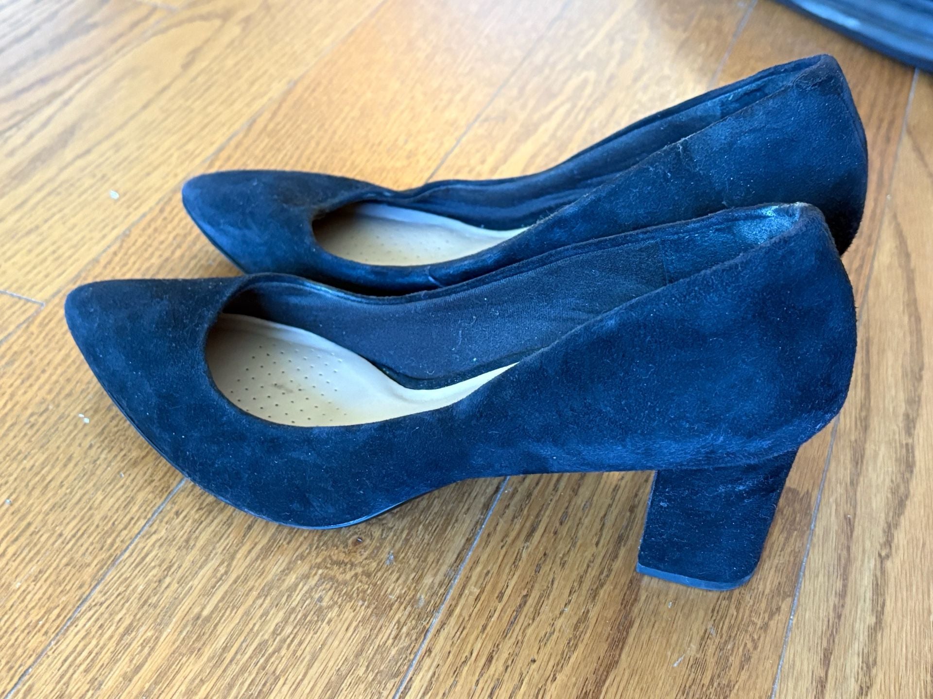 Clarks Shondrah Ruby Black Suede Block Heel Pumps Size 8 3