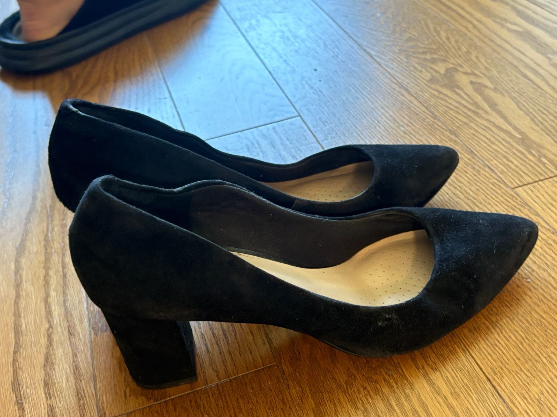 Clarks Shondrah Ruby Black Suede Block Heel Pumps Size 8 4