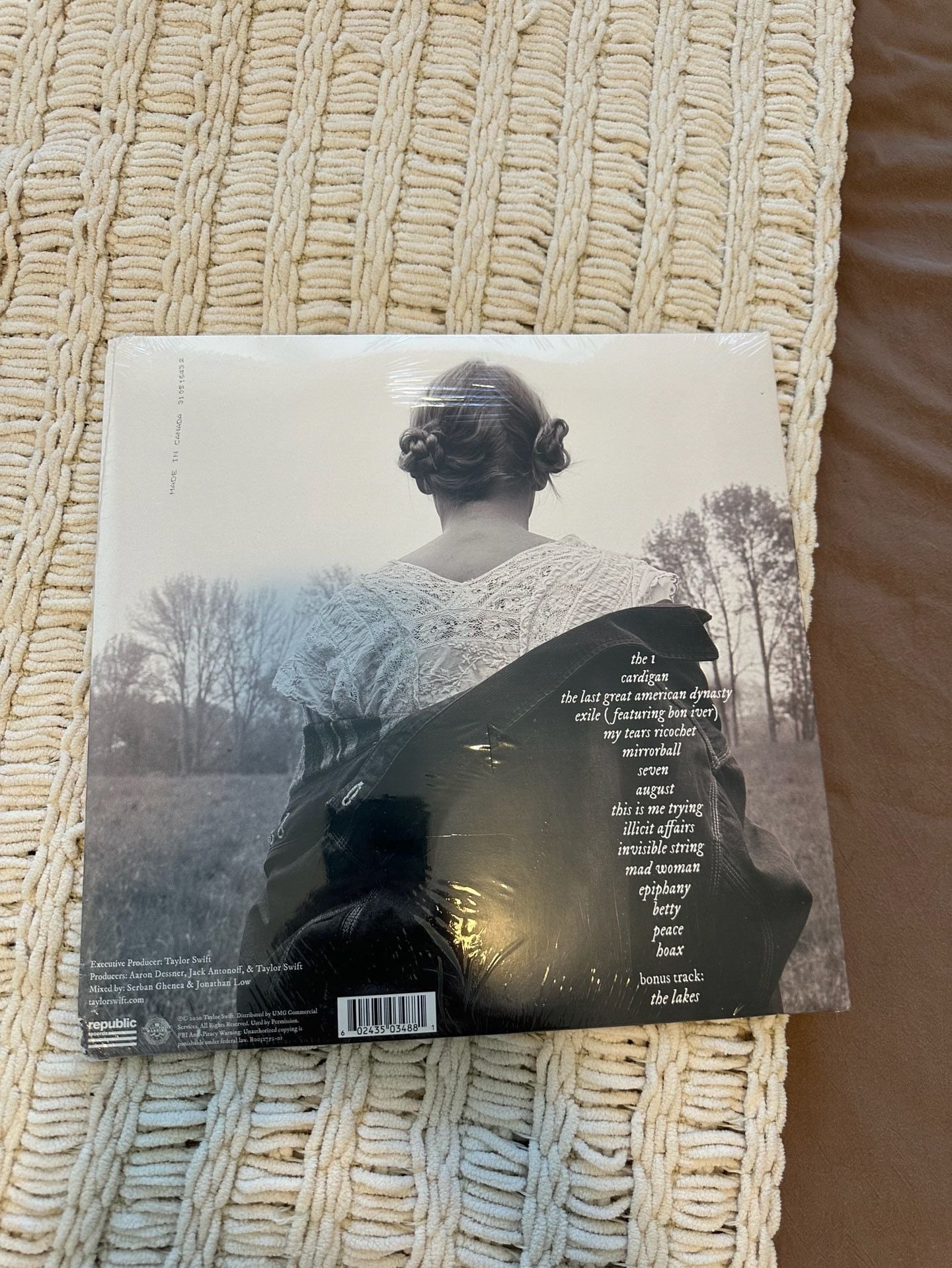 Sealed Taylor Swift Folklore Vinyl LP Record Album (Minor Corner Wear) 2