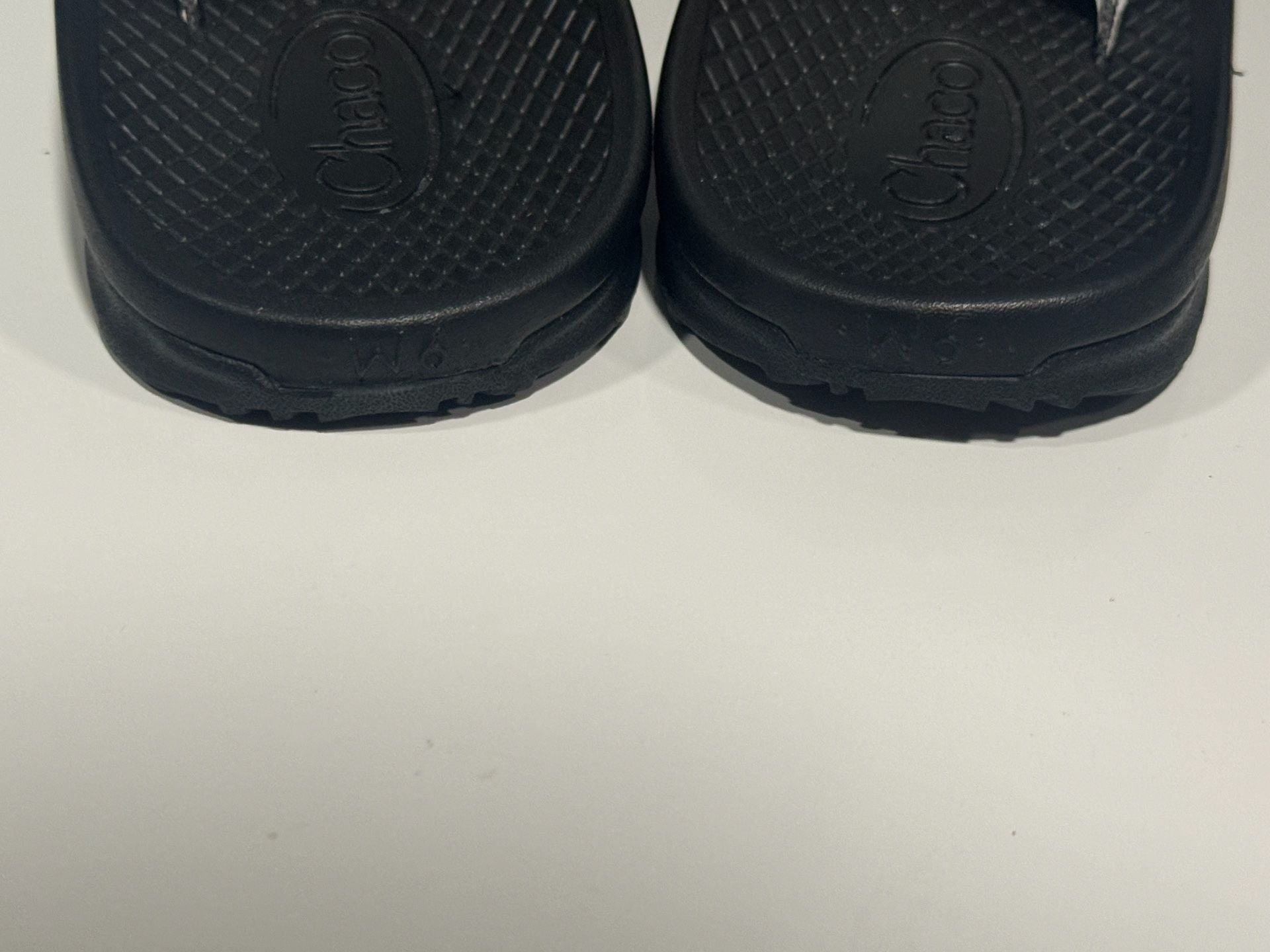 Chaco Classic Flip Flops Size 6 Everley Black White Sandals 6