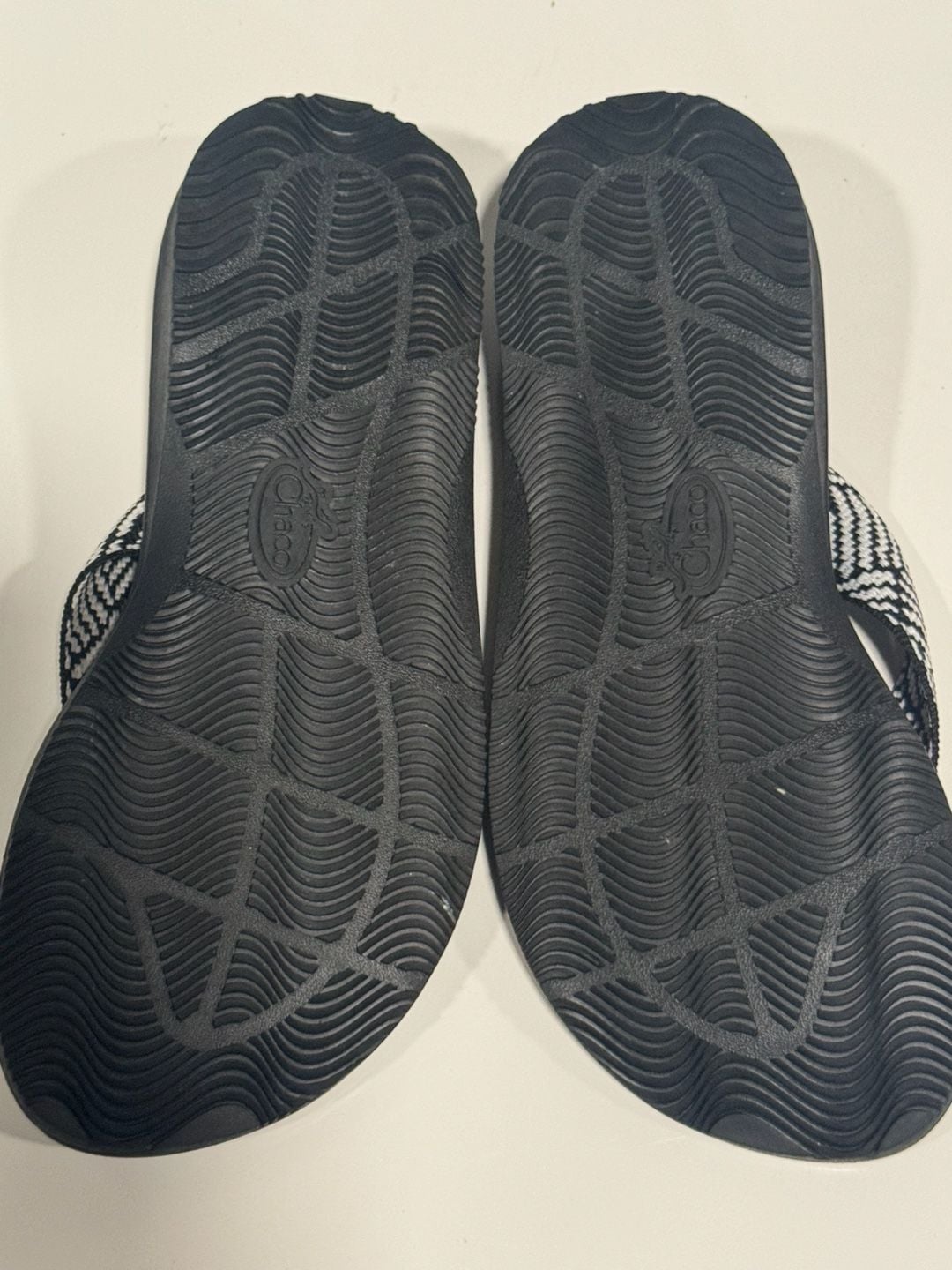 Chaco Classic Flip Flops Size 6 Everley Black White Sandals 9