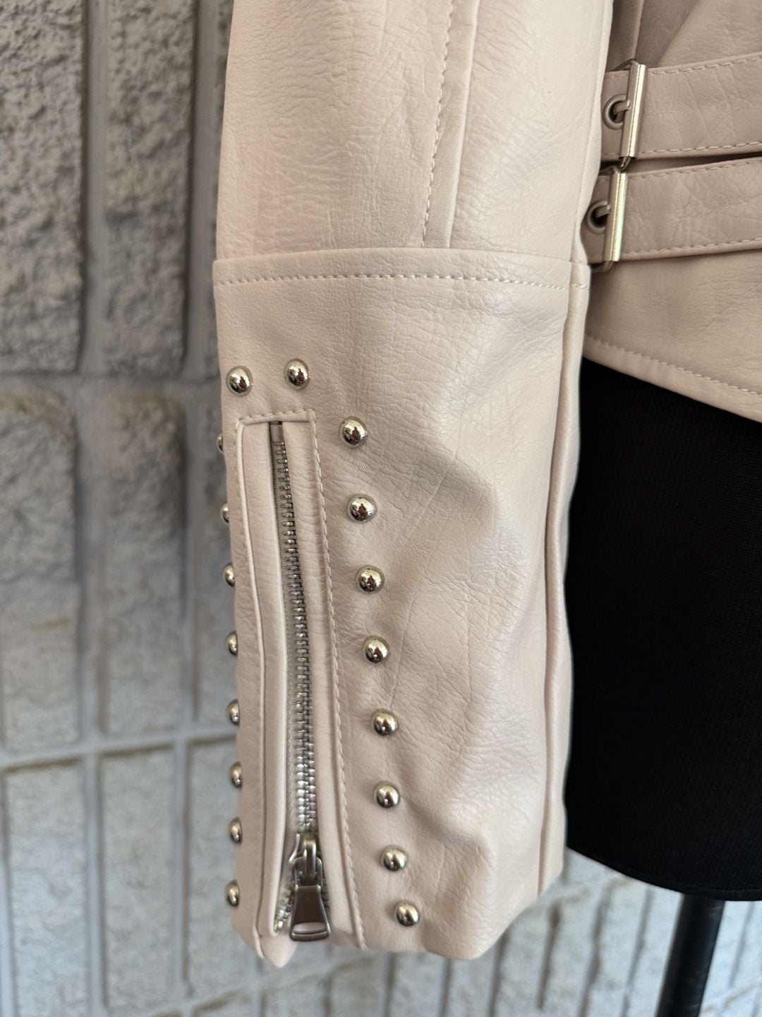 899 Yilanuoyi Floral Embroidery Studded Moto Jacket 3
