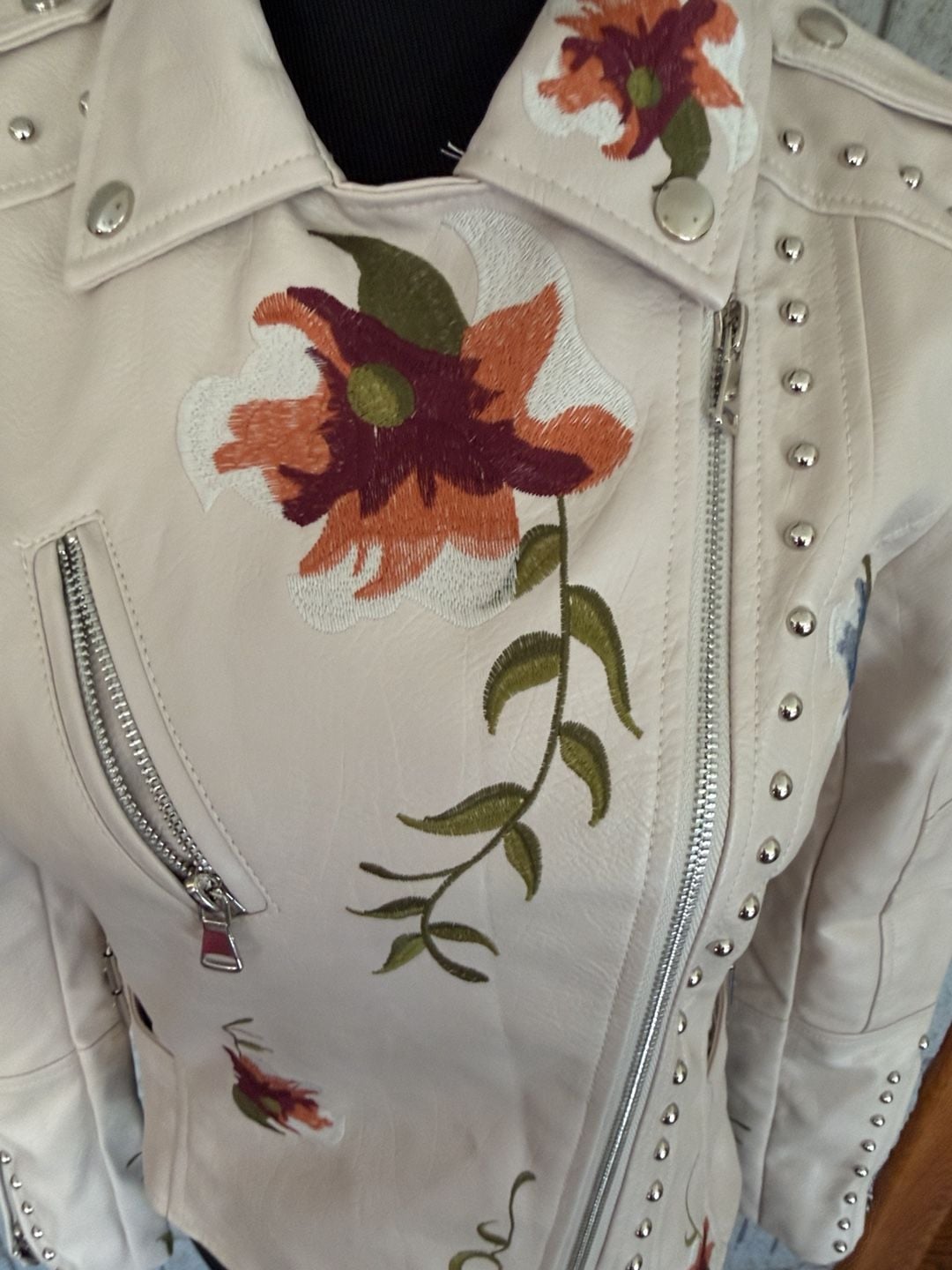 899 Yilanuoyi Floral Embroidery Studded Moto Jacket 5
