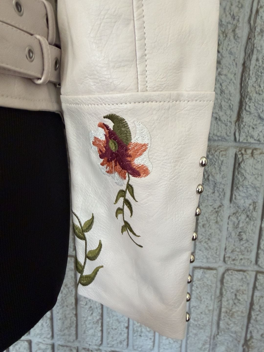 899 Yilanuoyi Floral Embroidery Studded Moto Jacket 9