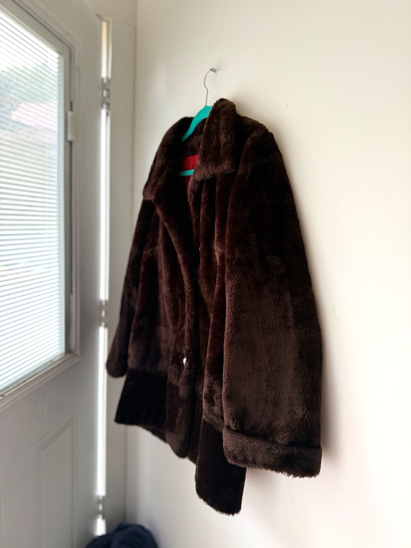 Vintage Chocolate Brown Plush Faux Fur Jacket Statement Collar Red Lining M 5