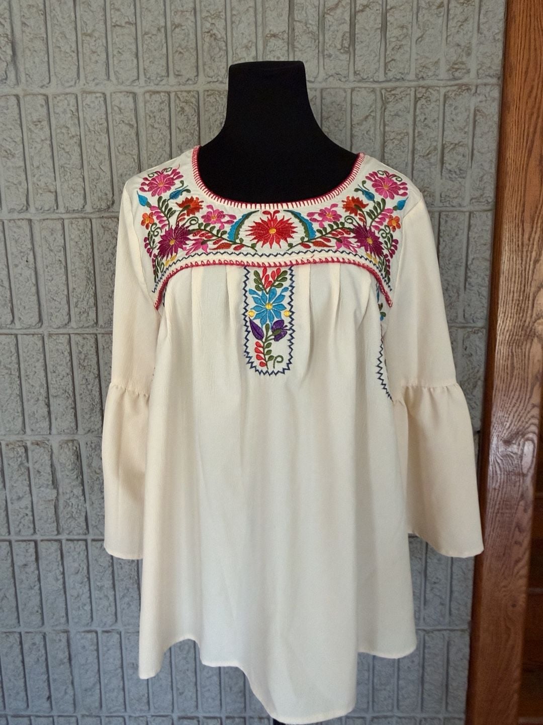 901 Entro Floral Embroidered Peasant Blouse 2