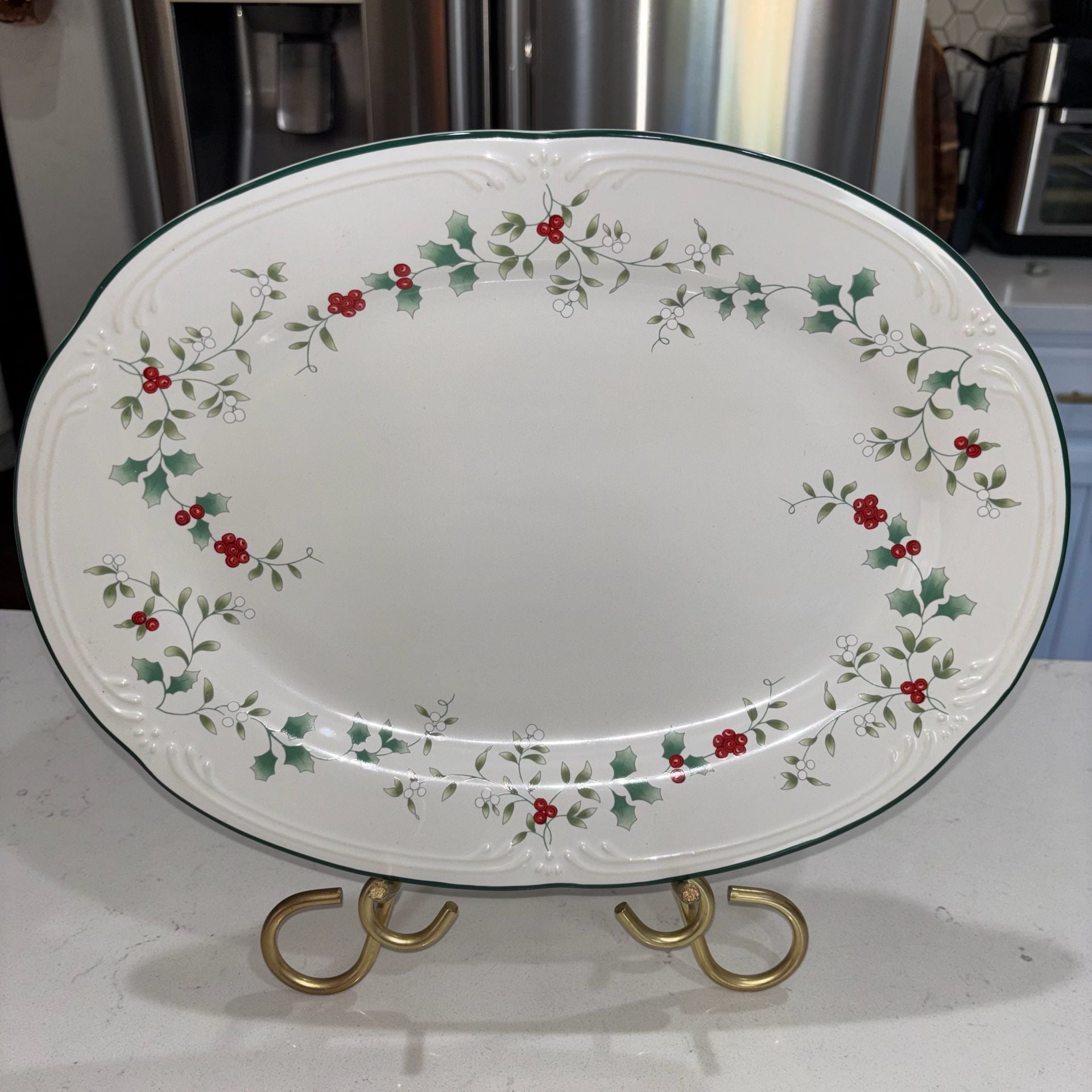 Pfaltzgraff Winterberry Oval Platter Serving Dish Christmas Holly 14” 1