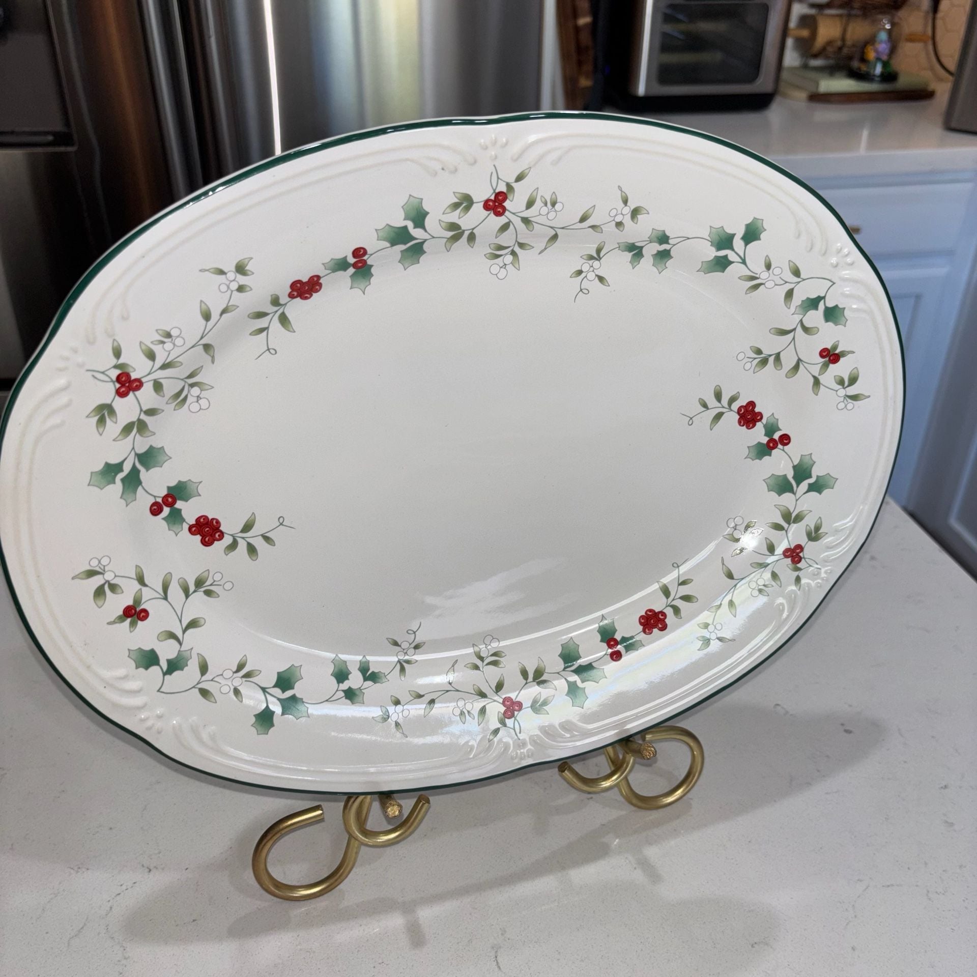 Pfaltzgraff Winterberry Oval Platter Serving Dish Christmas Holly 14” 2
