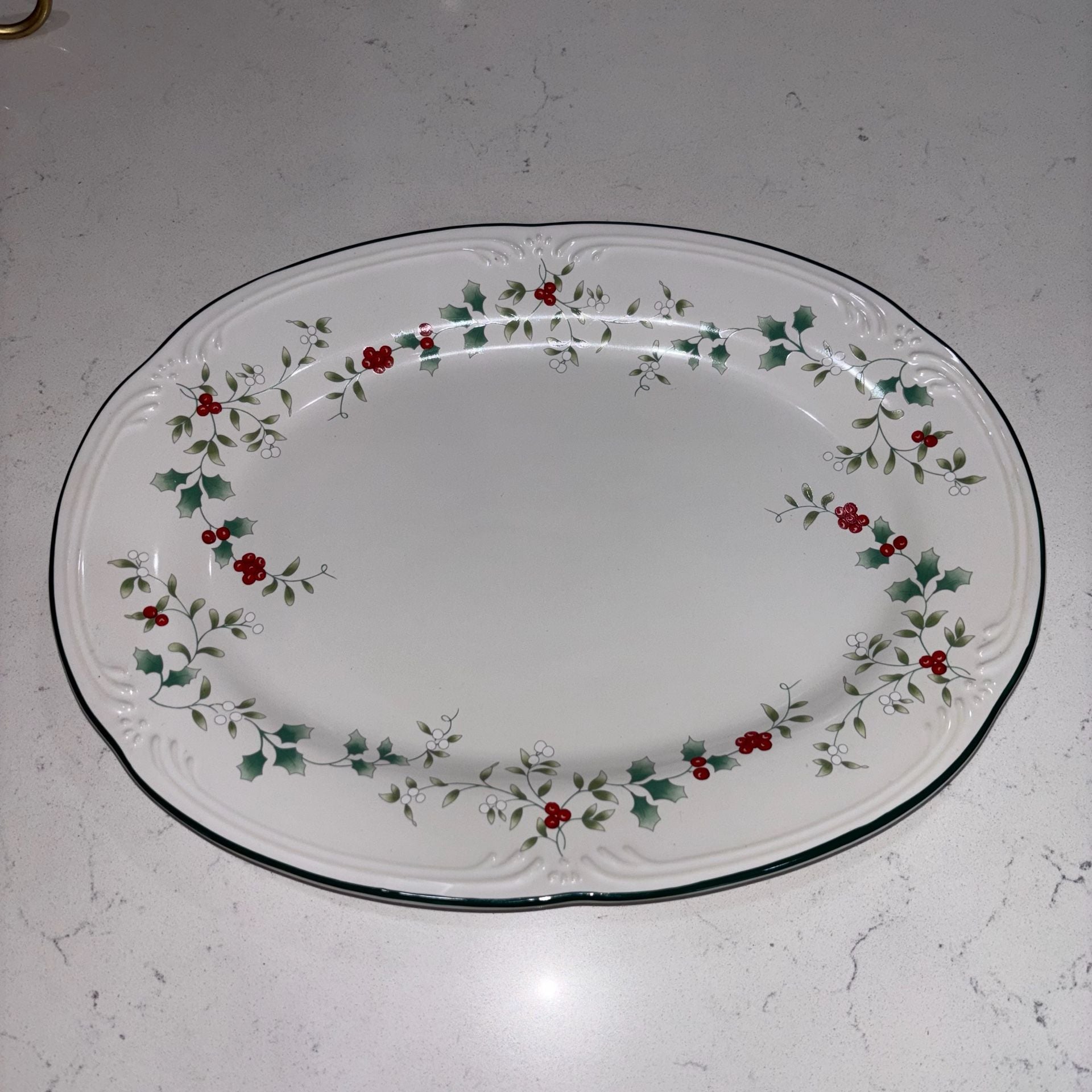 Pfaltzgraff Winterberry Oval Platter Serving Dish Christmas Holly 14” 4