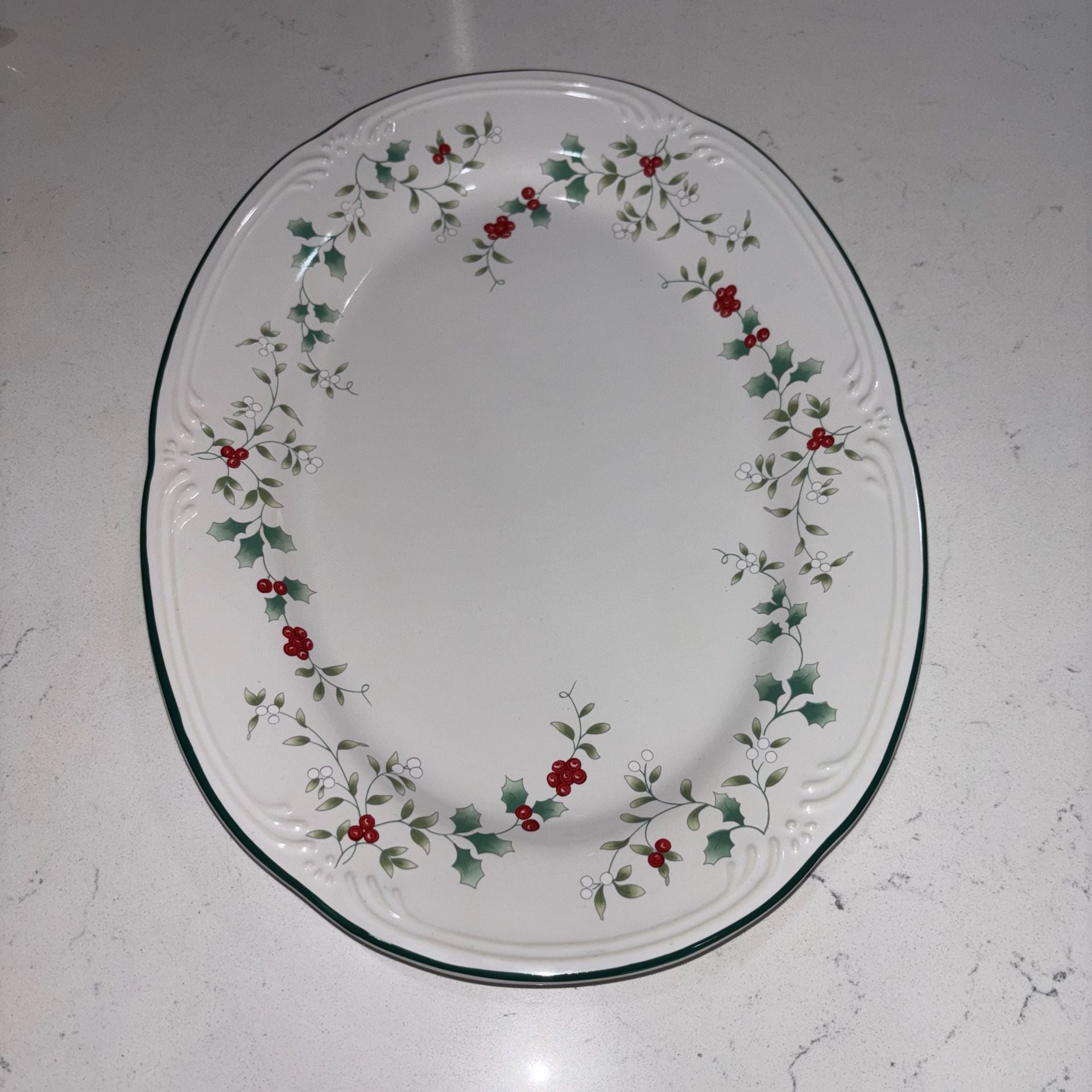 Pfaltzgraff Winterberry Oval Platter Serving Dish Christmas Holly 14” 5