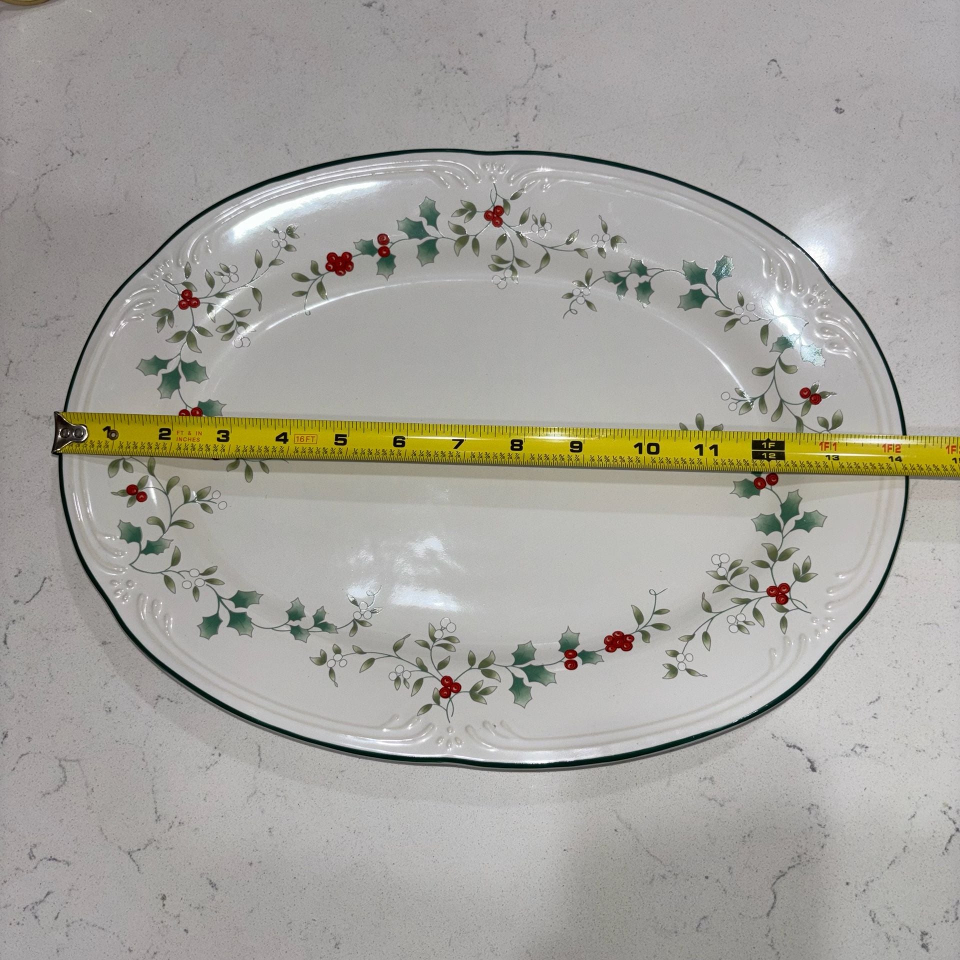 Pfaltzgraff Winterberry Oval Platter Serving Dish Christmas Holly 14” 10