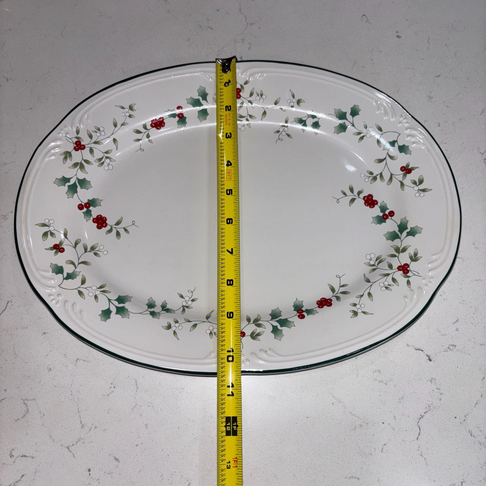 Pfaltzgraff Winterberry Oval Platter Serving Dish Christmas Holly 14” 11