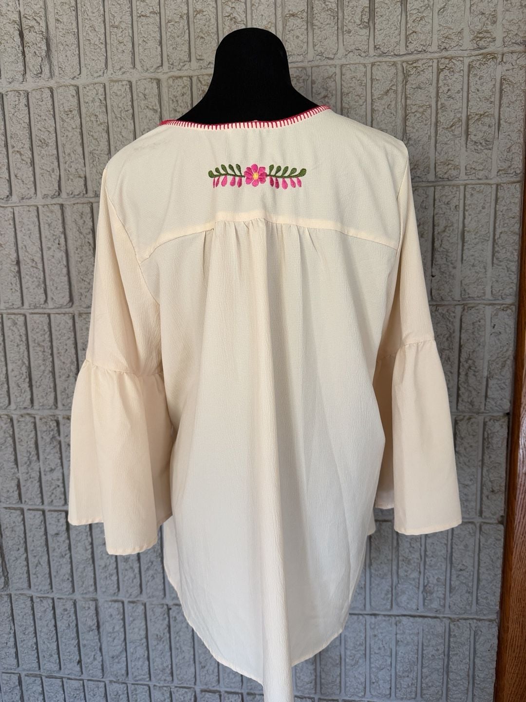 901 Entro Floral Embroidered Peasant Blouse 3