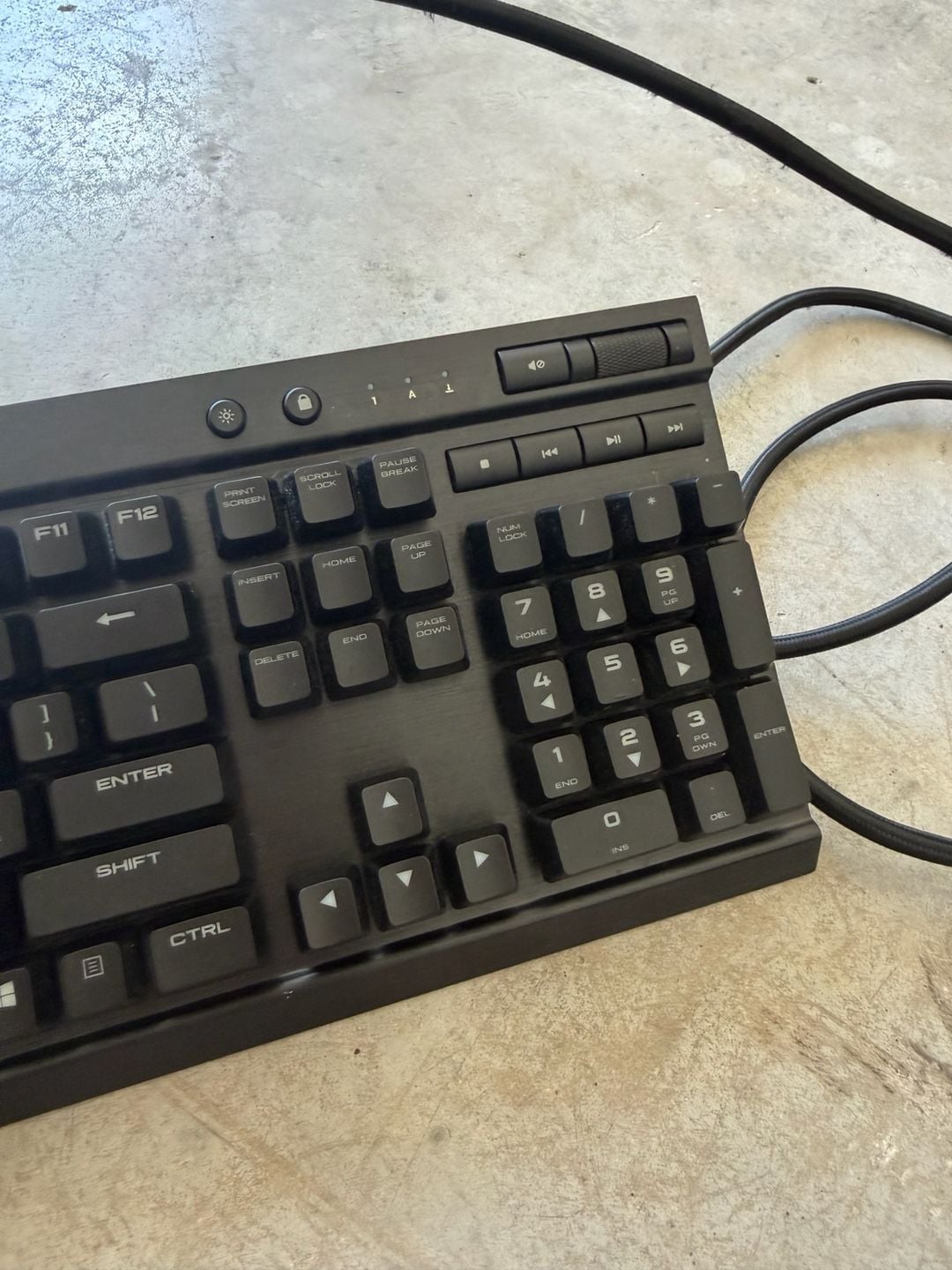 Corsair K70 Mechanical Gaming Keyboard Cherry MX Blue Switches 5