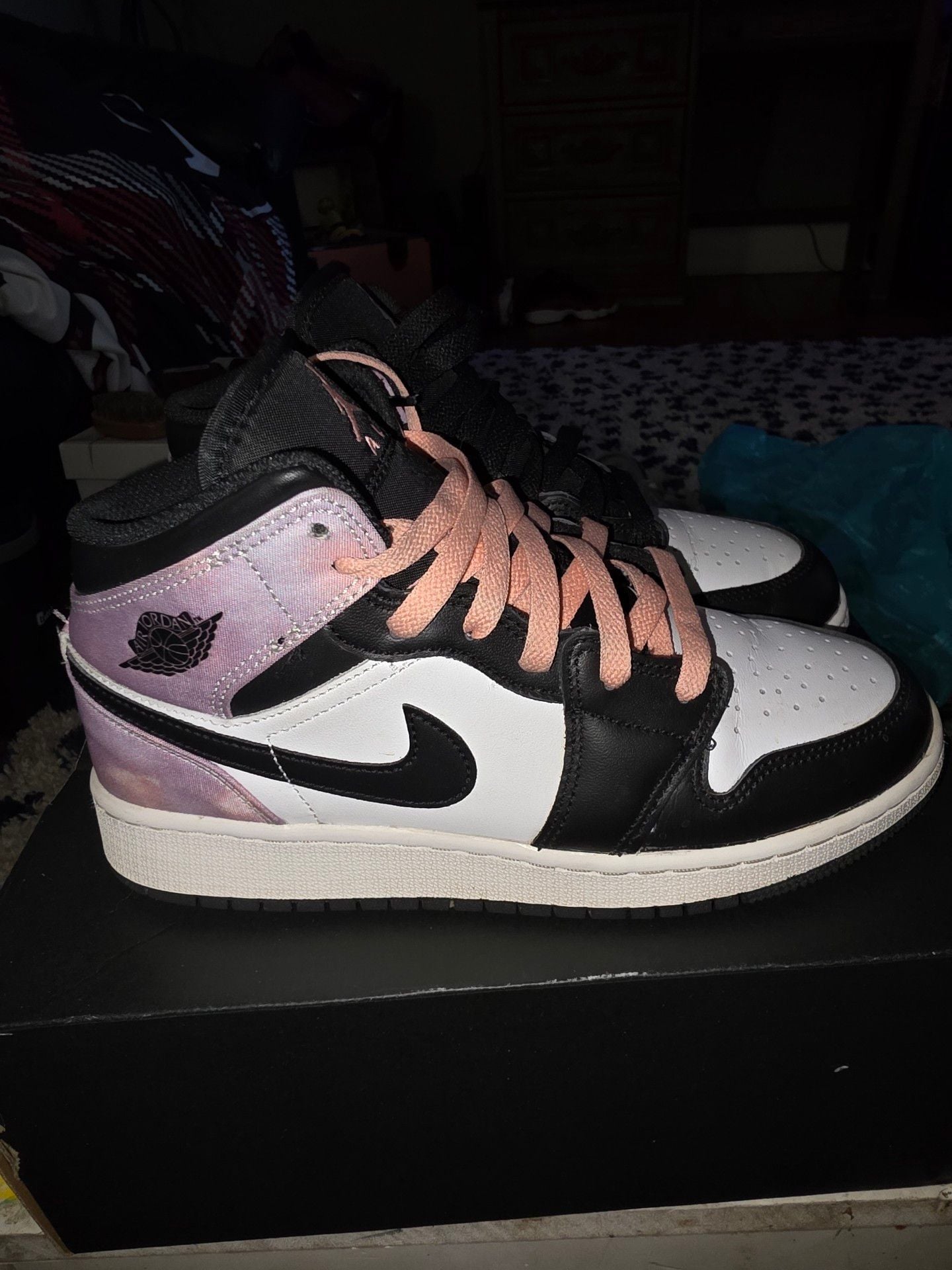 Air Jordan 1 Mid SE "Zen Master" (Bleached Coral/Amethyst Wave) 3