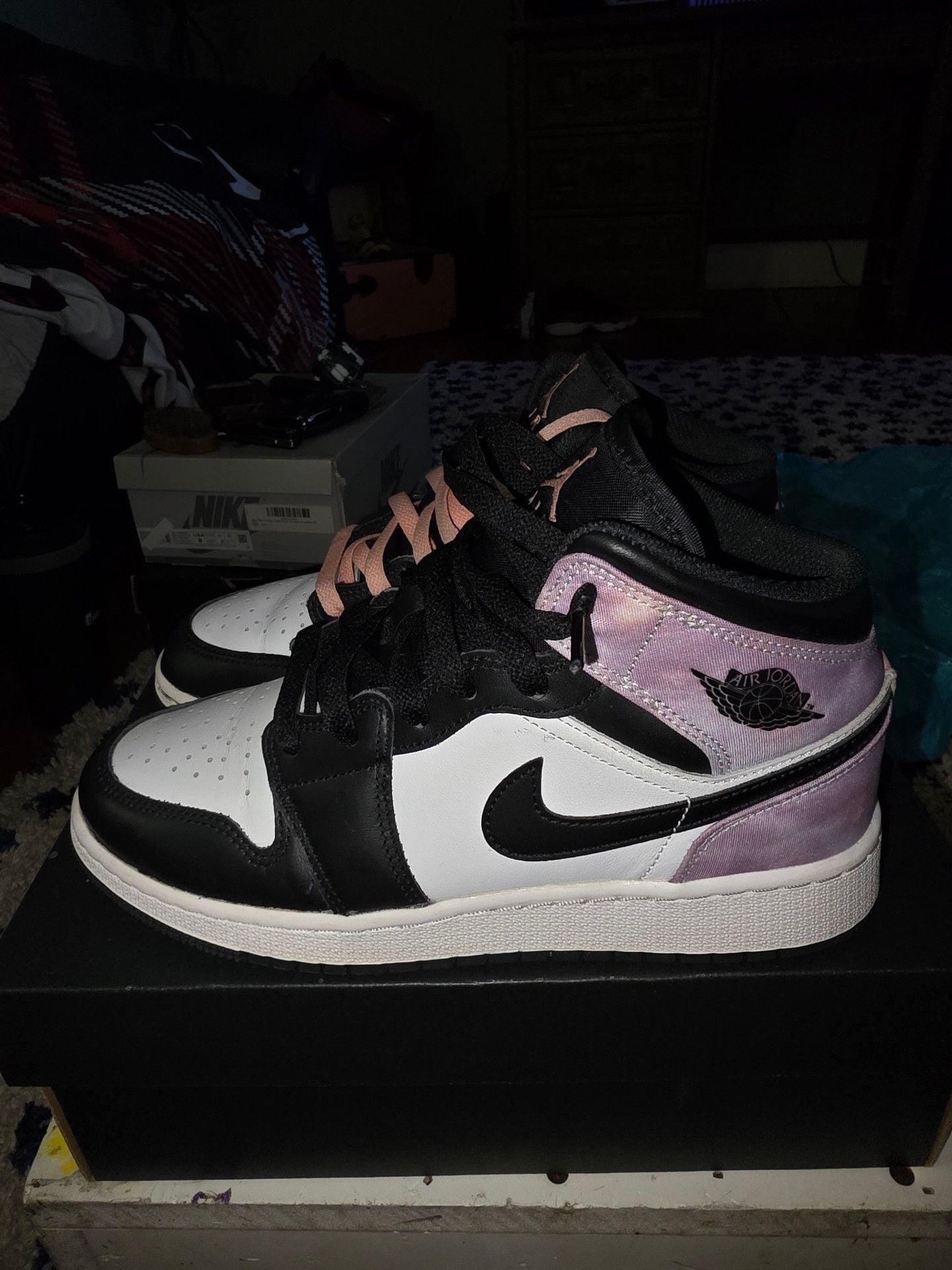 Air Jordan 1 Mid SE "Zen Master" (Bleached Coral/Amethyst Wave) 4
