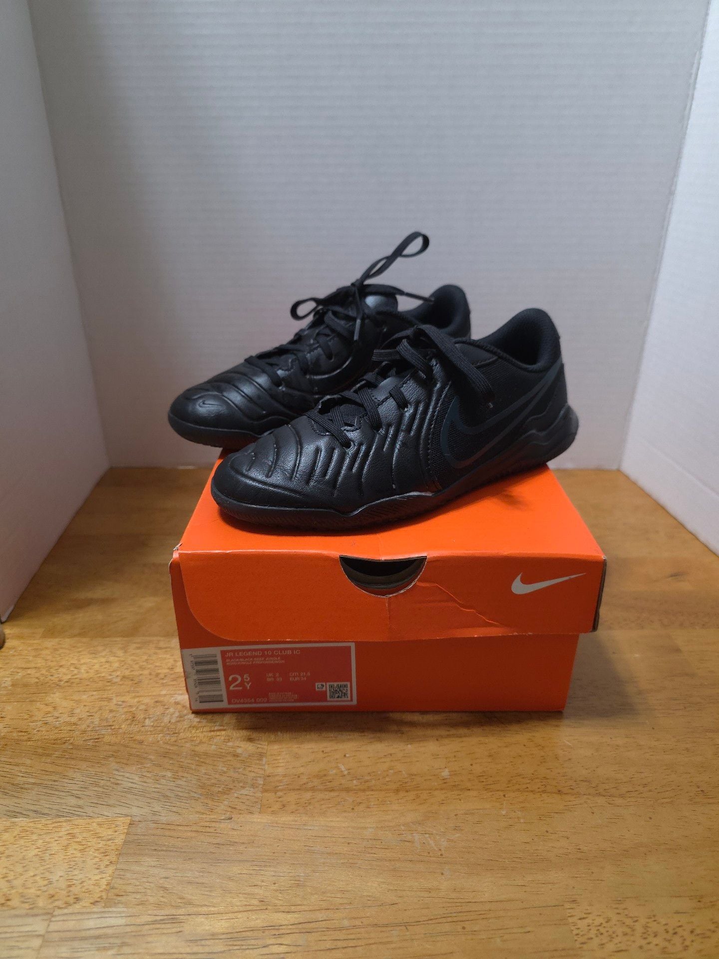 Nike Jr Legend 10 Club IC Size 2.5Y Black Soccer Shoes 2